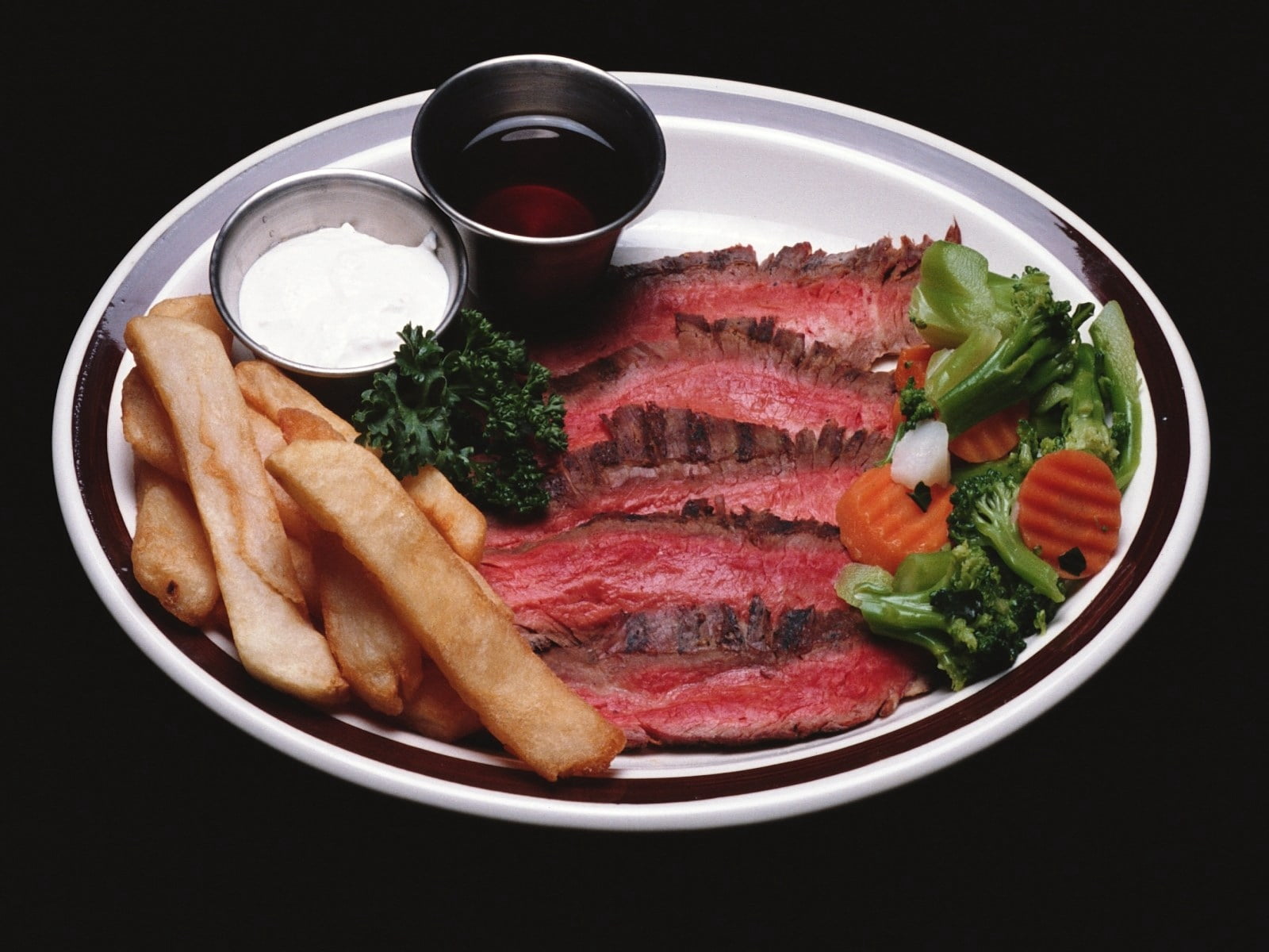 tomato, serving size, meal, fat, roasted, food And Drink, sirloin Steak, studio shot, chop, ready-to-eat, indoors, gravy, gourmet, barbecue, slice, french fries, HD Wallpaper