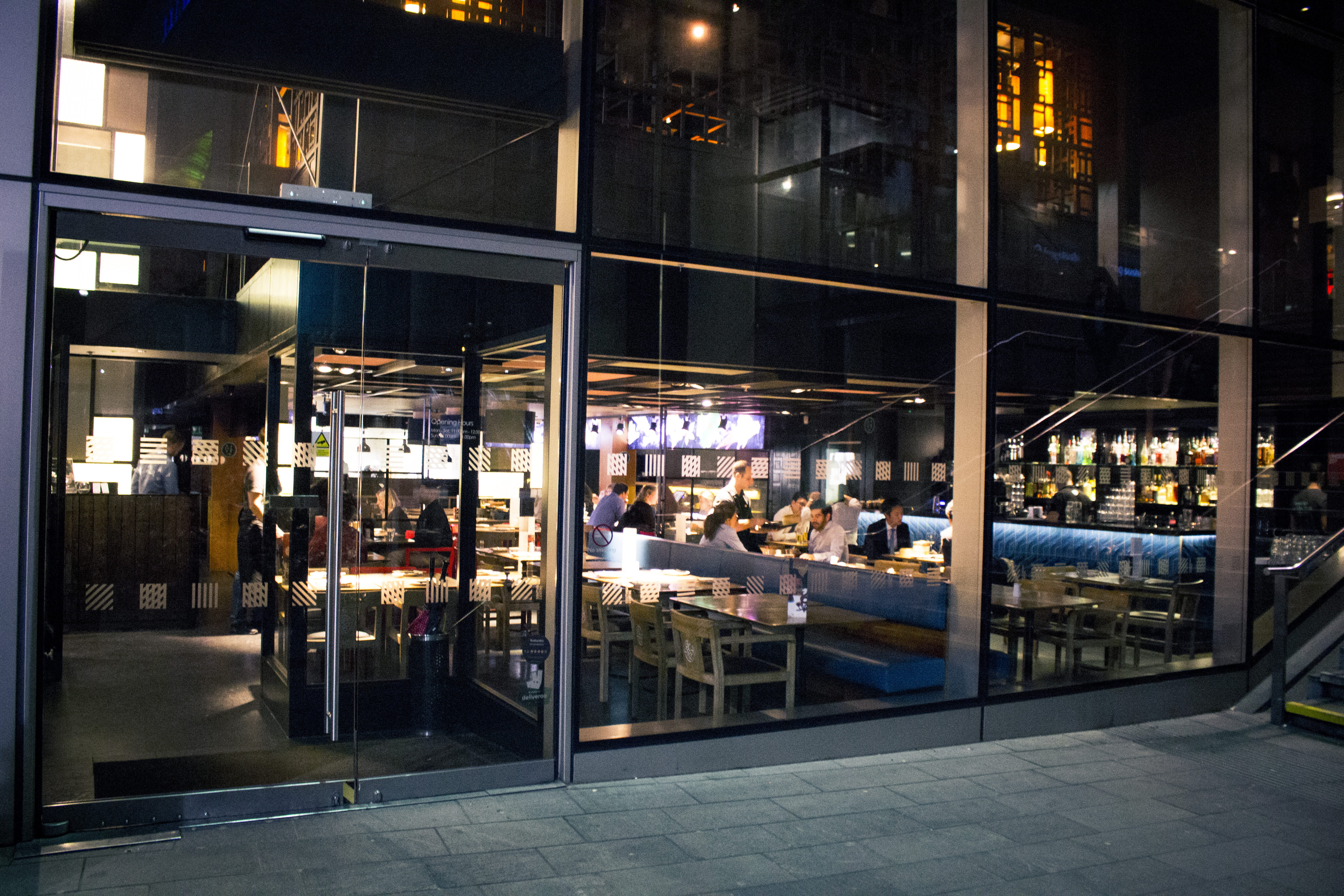 pingpong, 5K, architecture, window, lights, london, incidental people, chinese, dim sum, south bank, shopping, business, store, retail, store window, outdoors, HD Wallpaper