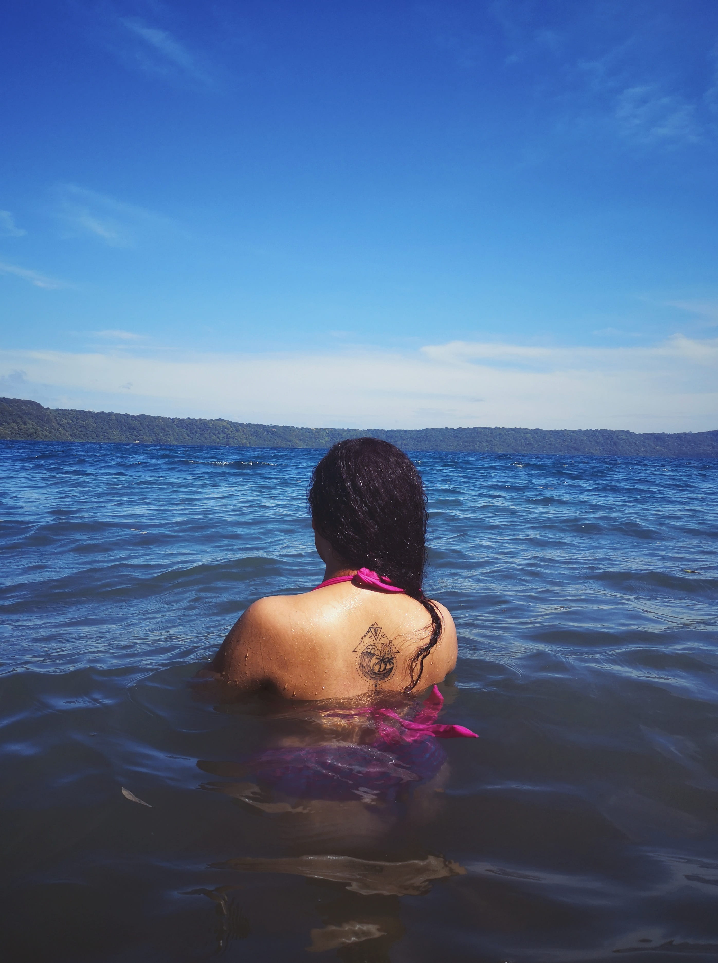 scenics - nature, vacations, sea, water, horizon, soak, wet, 2K, beach, skin, ocean, beauty in nature, vacation, tattooed, hairstyle, leisure activity, Phone HD Wallpaper