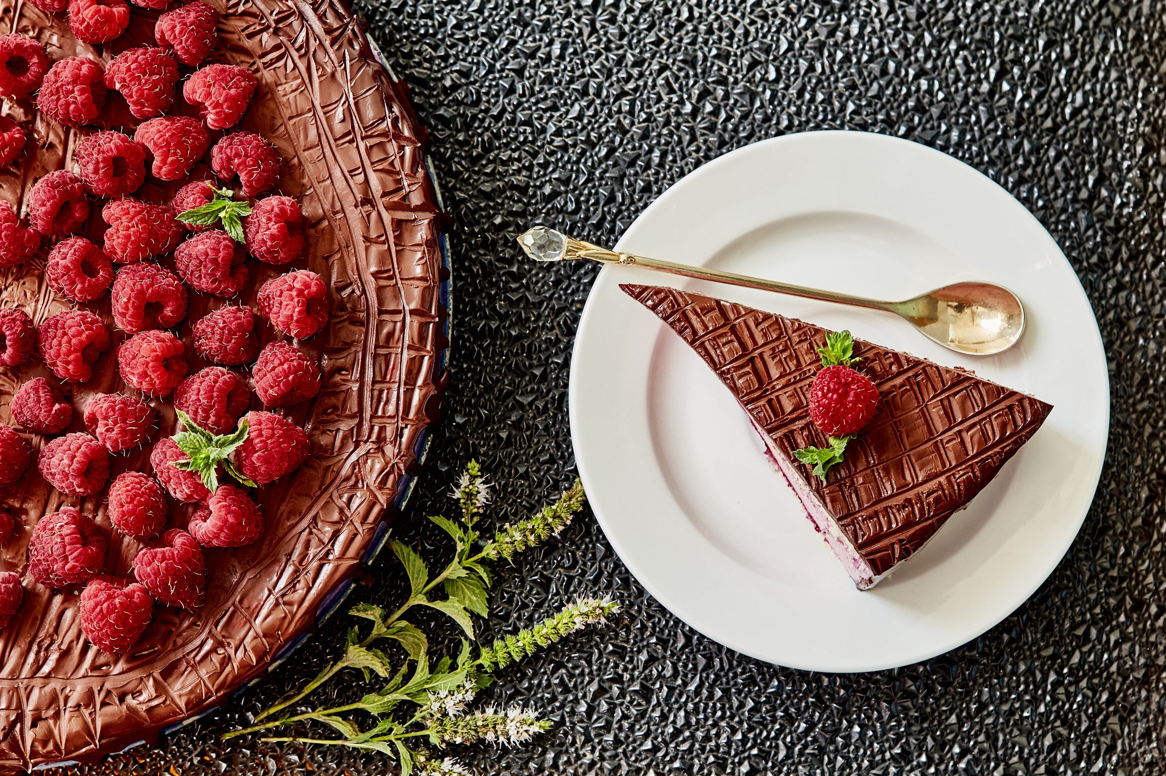 place mat, 4K, table, still life, plate, cake 4k desktop high resolution, temptation, food and drink, ready-to-eat, slice of cake, indulgence, HD Wallpaper