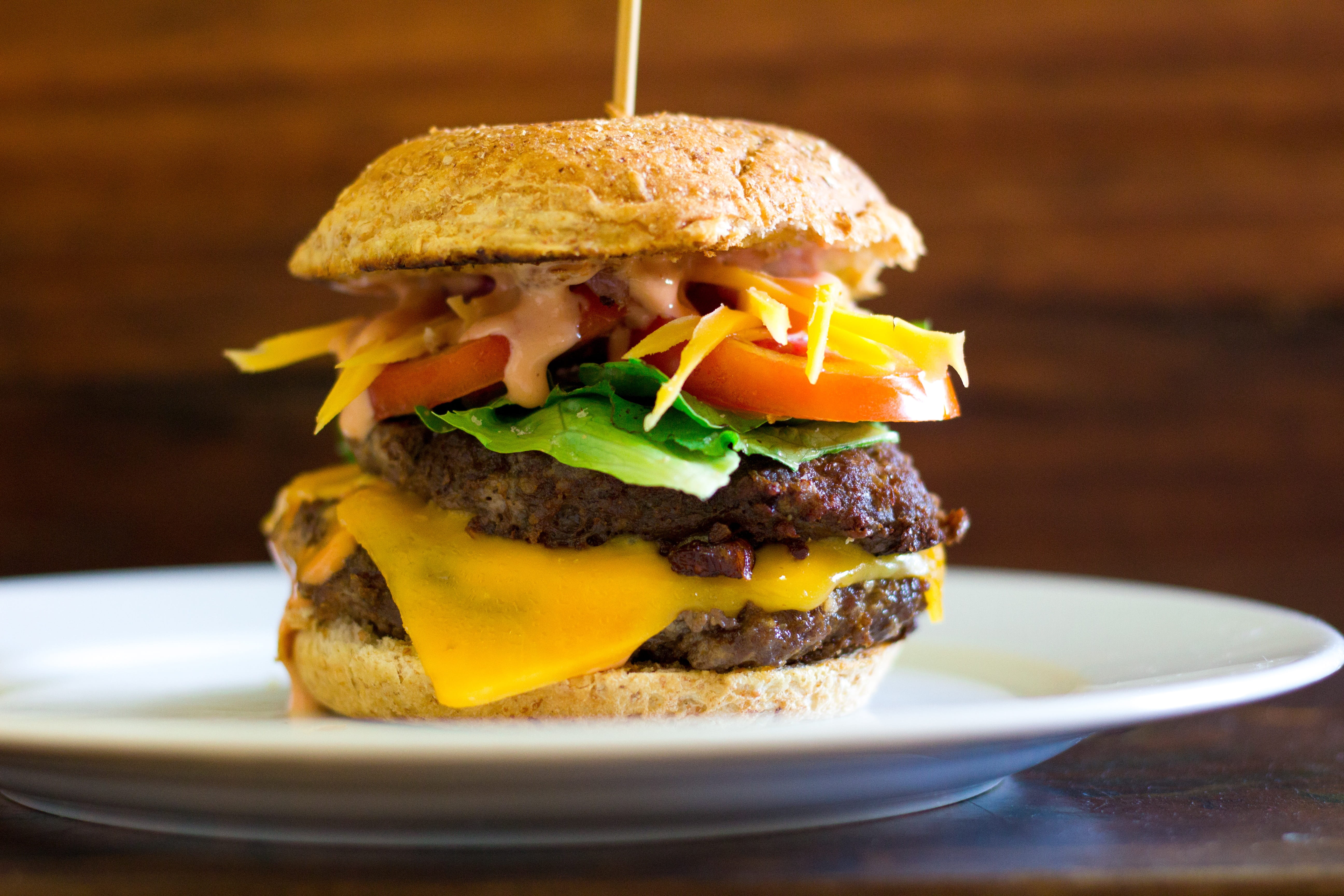 take out food, fast food, food, ground beef, sandwich, restaurant, no people, bun, close-up, indoors, meat, food and drink, lettuce, dinner, cheeseburger, HD Wallpaper