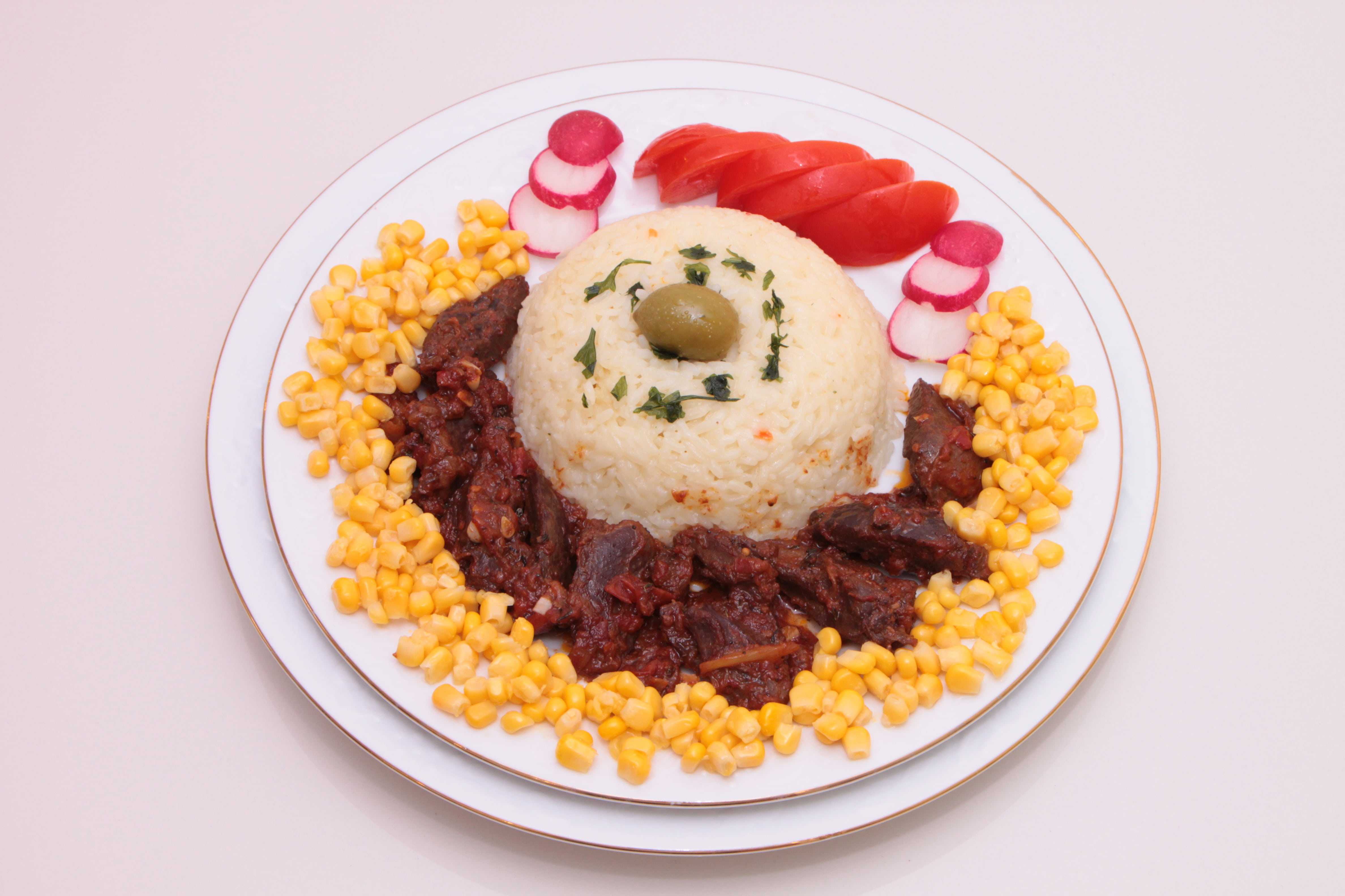 rice, fried, studio shot, ground beef, wellbeing, healthy, rice - food staple, breakfast, egg, drink, fruit, 4K, circle, plate, no people, meat, fresh, HD Wallpaper