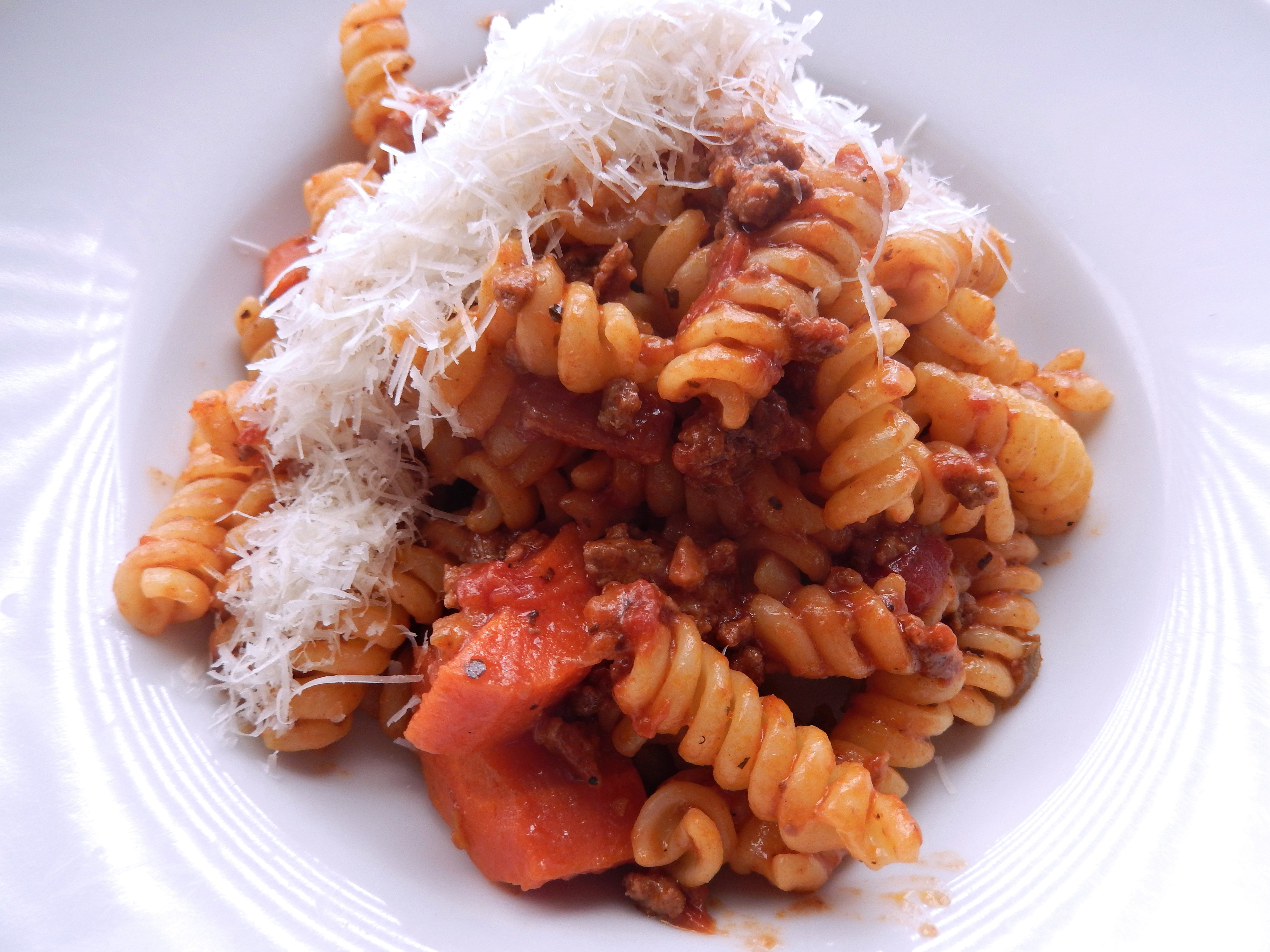 healthy eating, fusilli pasta, temptation, wellbeing, freshness, cheese, fried, ground beef, meal, vegetable, 4K, ragu, crockery, dinner, food and drink, HD Wallpaper