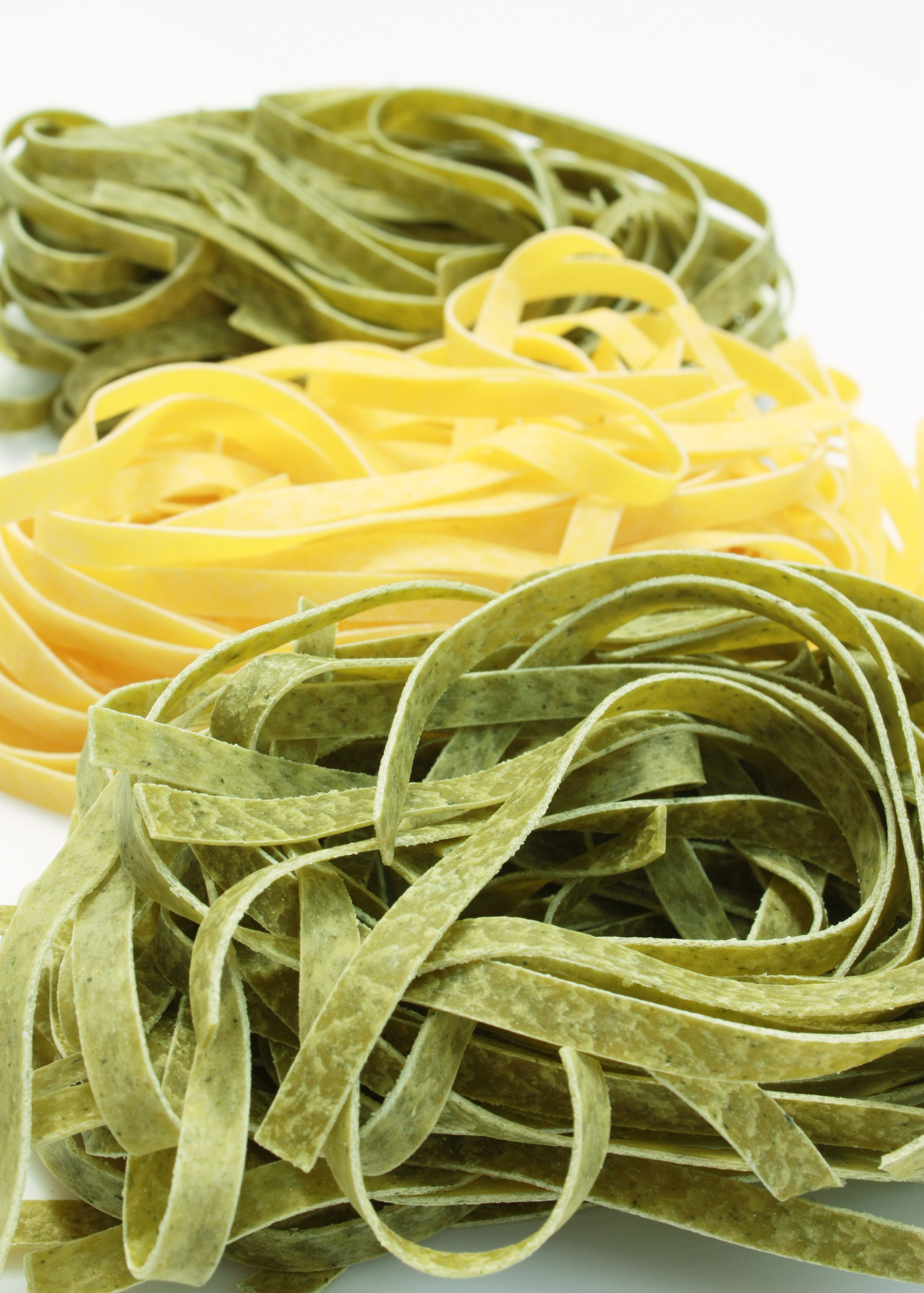 cook, raw, egg pasta, pasta, food and drink, raw food, wellbeing, italian, green, no people, fettuccine, freshness, healthy eating, fresh, close-up, vegetable, Phone HD Wallpaper