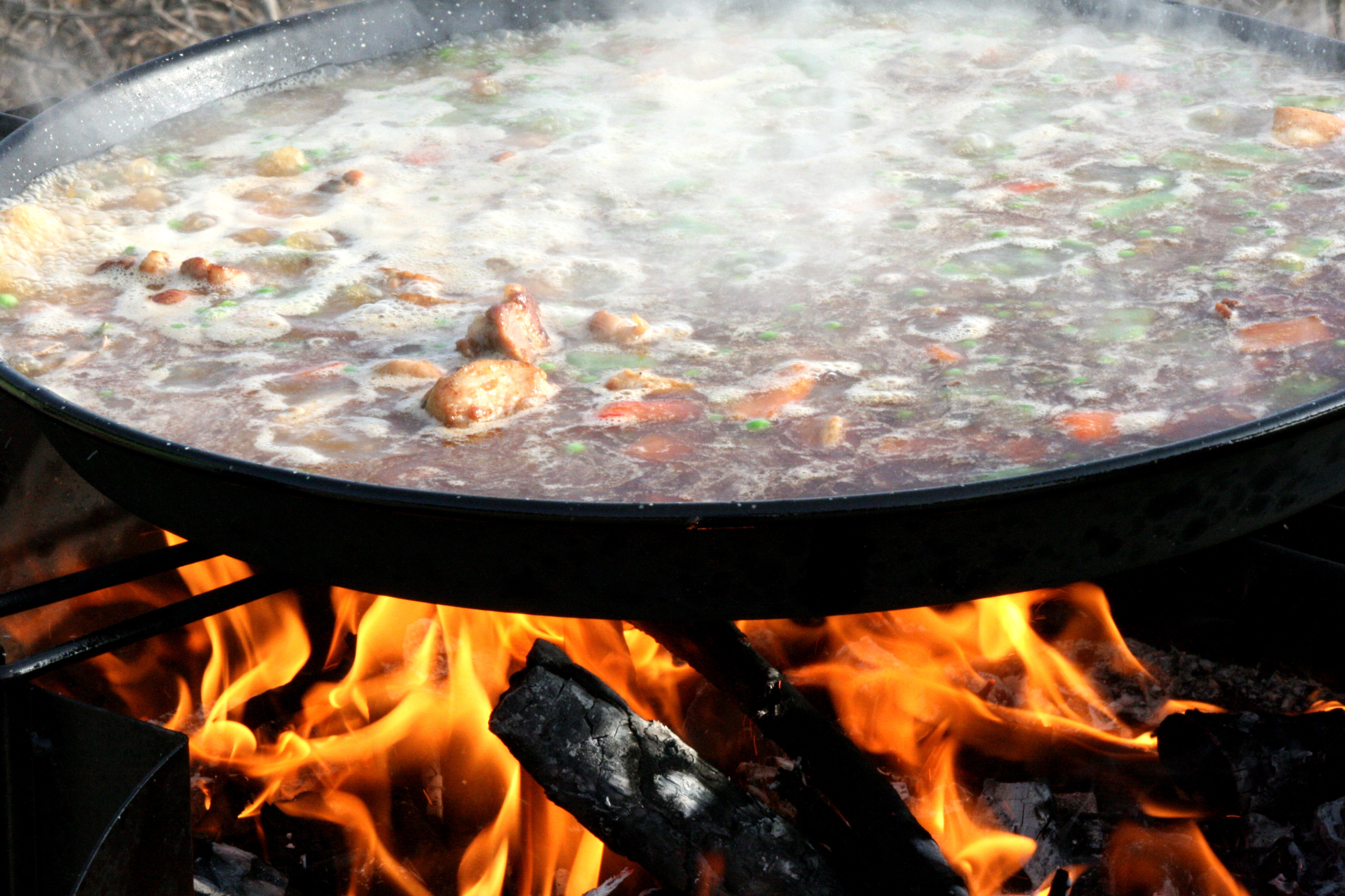 preparing food, food, kitchen utensil, paella, fire, fire - natural phenomenon, outdoors, lena, freshness, 4K, nature, day, preparation, no people, wood - material, HD Wallpaper