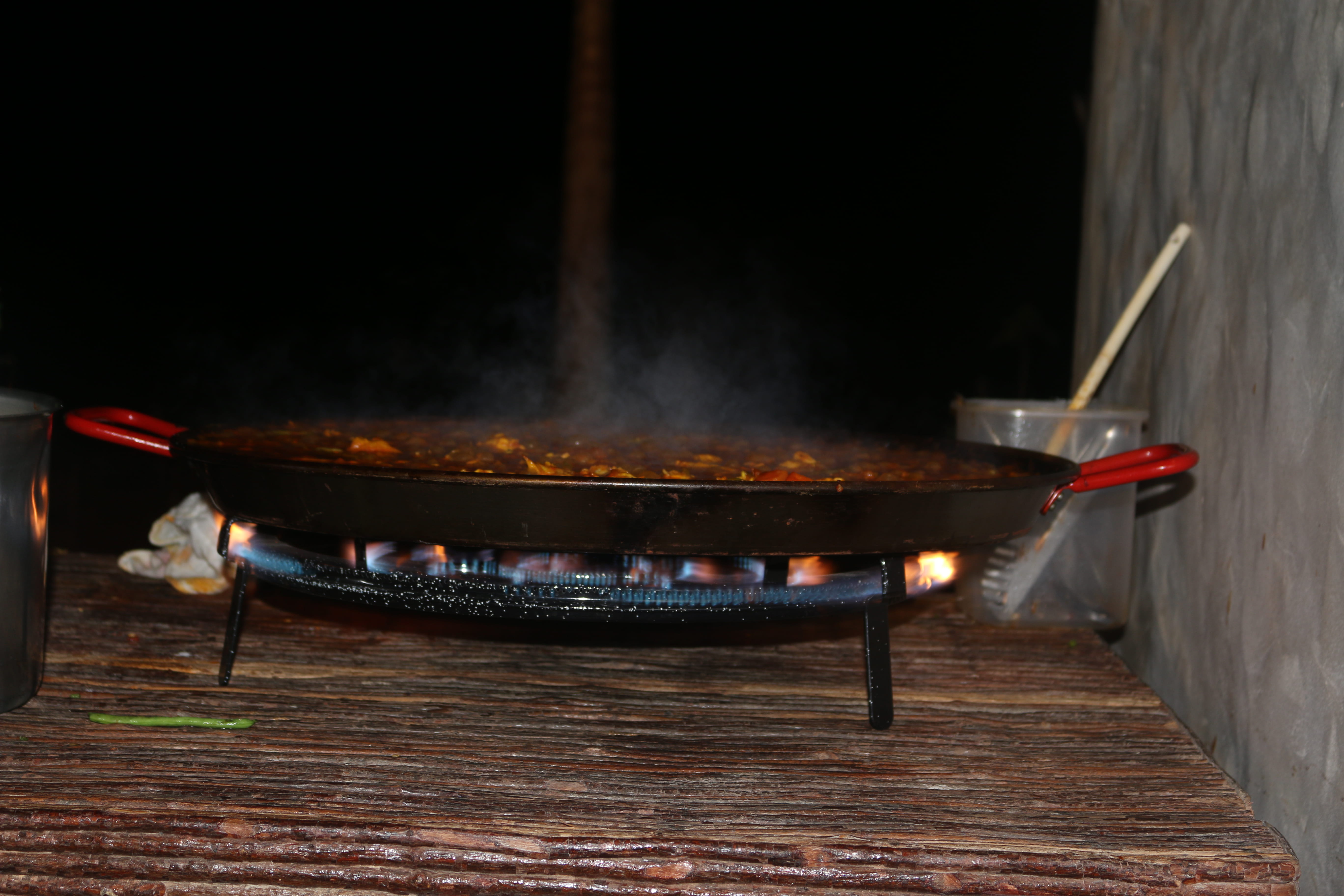 brasil, vila de jericoacoara, jericoacoara, freshness, paella, fish, nature, fire - natural phenomenon, rustic, healthy eating, food and drink, heat - temperature, HD Wallpaper