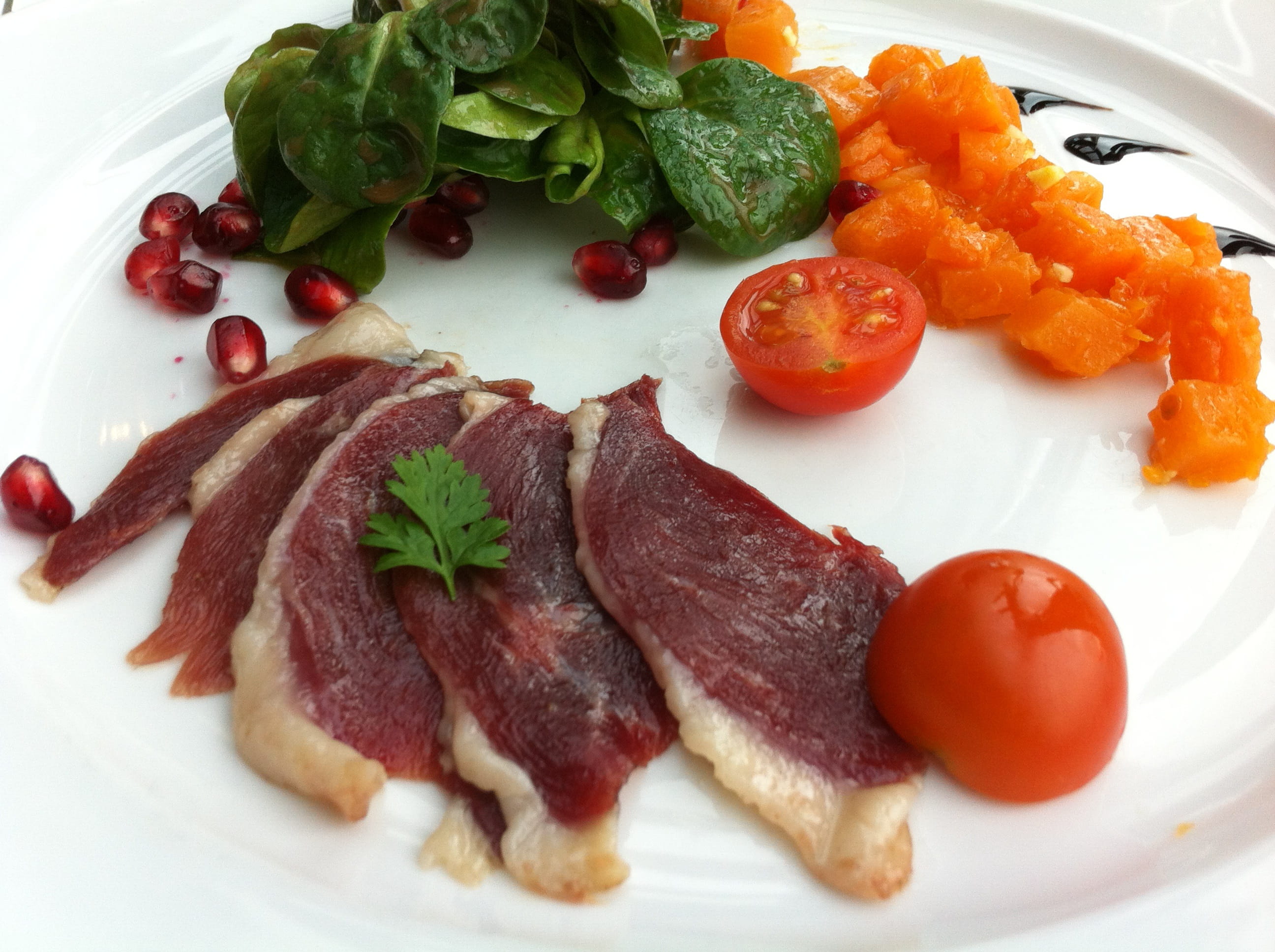 gourmet, Eat, tomato, red meat, ready-to-eat, plate, garnish, vegetable, crockery, close-up, meal, meat, Ham, 2K, meat And Alternatives, salad, food And Drink, HD Wallpaper
