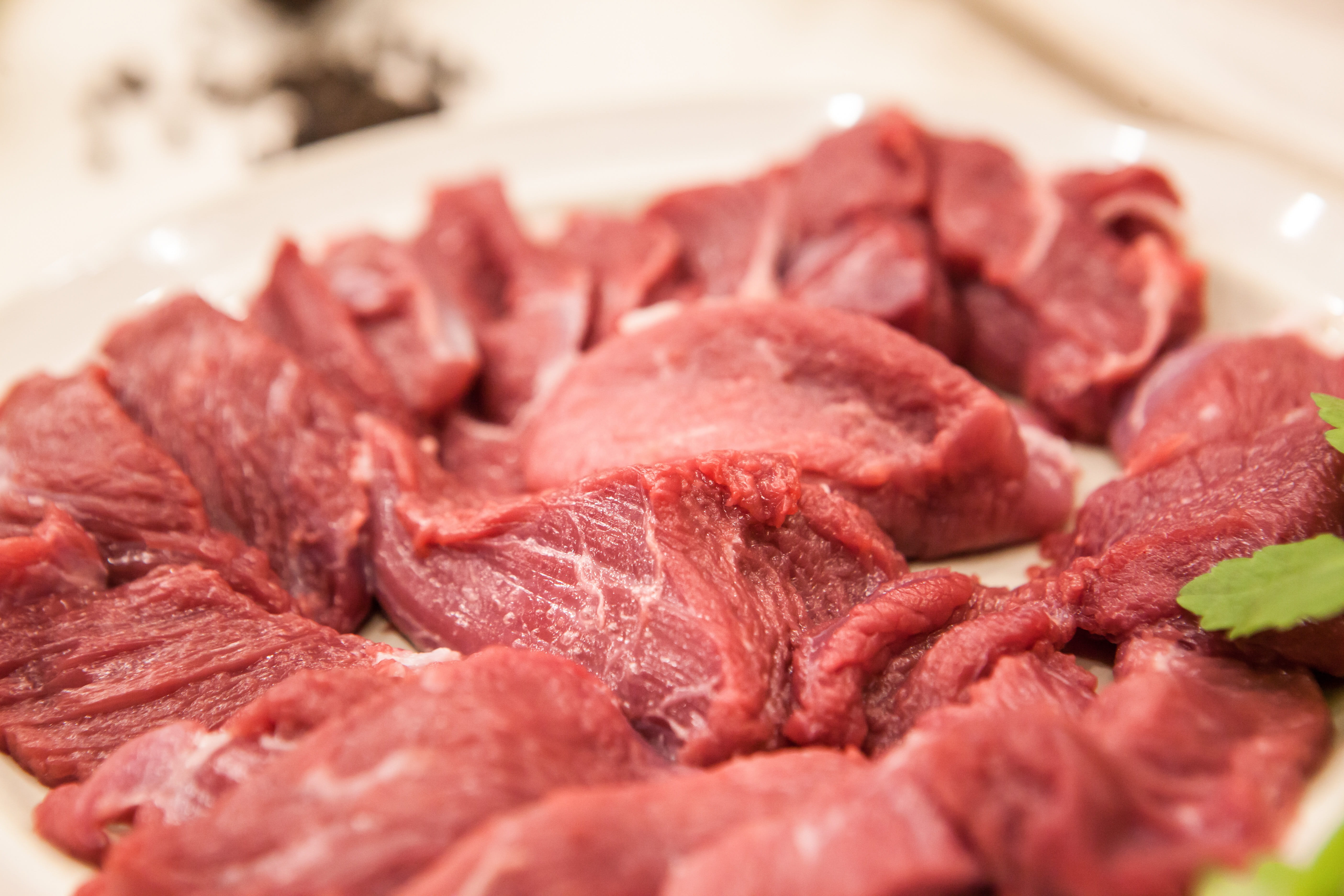 crockery, freshness, unhealthy eating, selective focus, steak, dried food, close-up, 5K, plate, indoors, raw food, red, beef, pig meat, cuisine, focus on foreground, HD Wallpaper