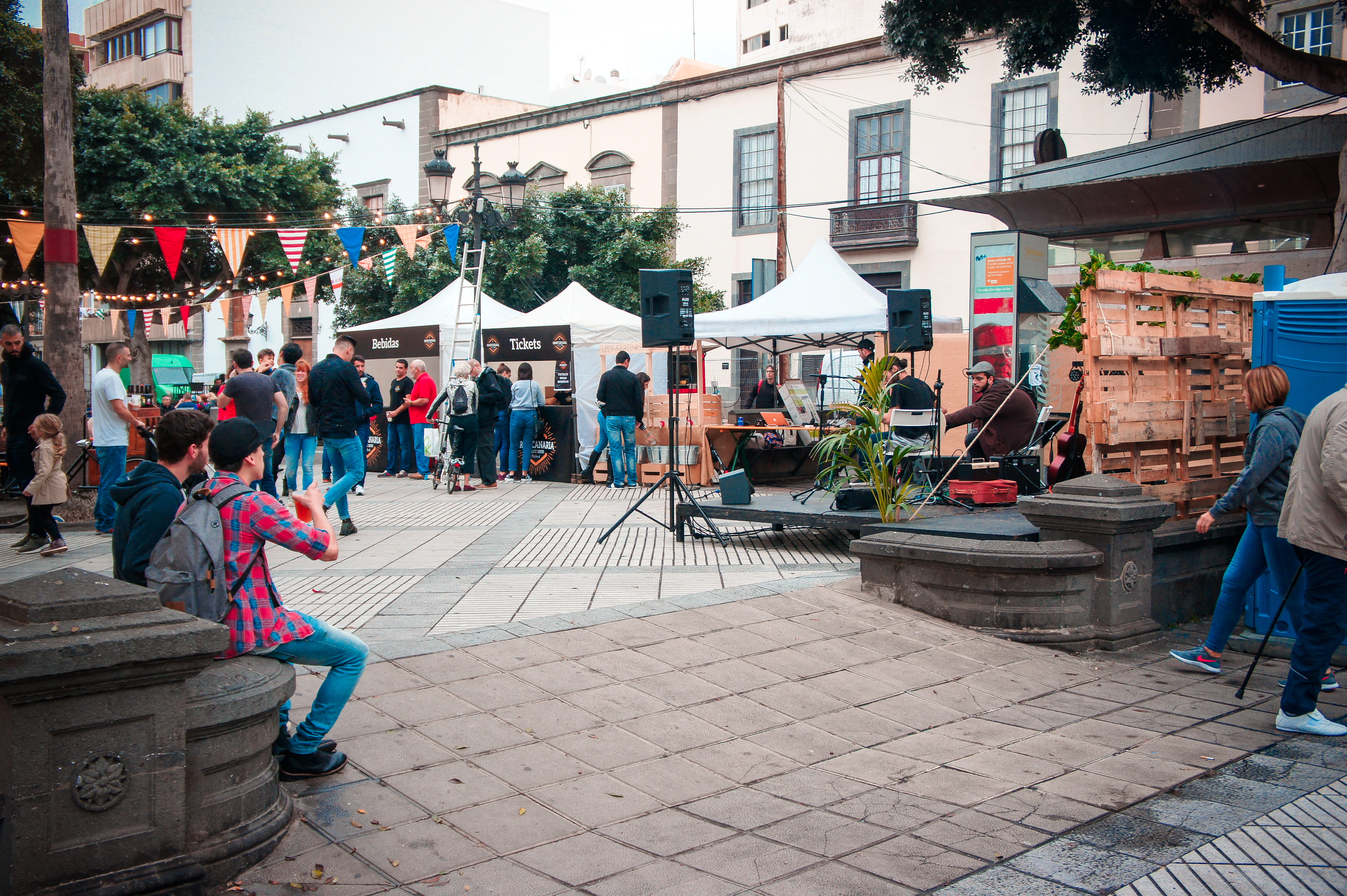4K, crowd, paving stone, real people, outdoors, group of people, building exterior, built structure, city, architecture, spain, lifestyles, day, city life, HD Wallpaper