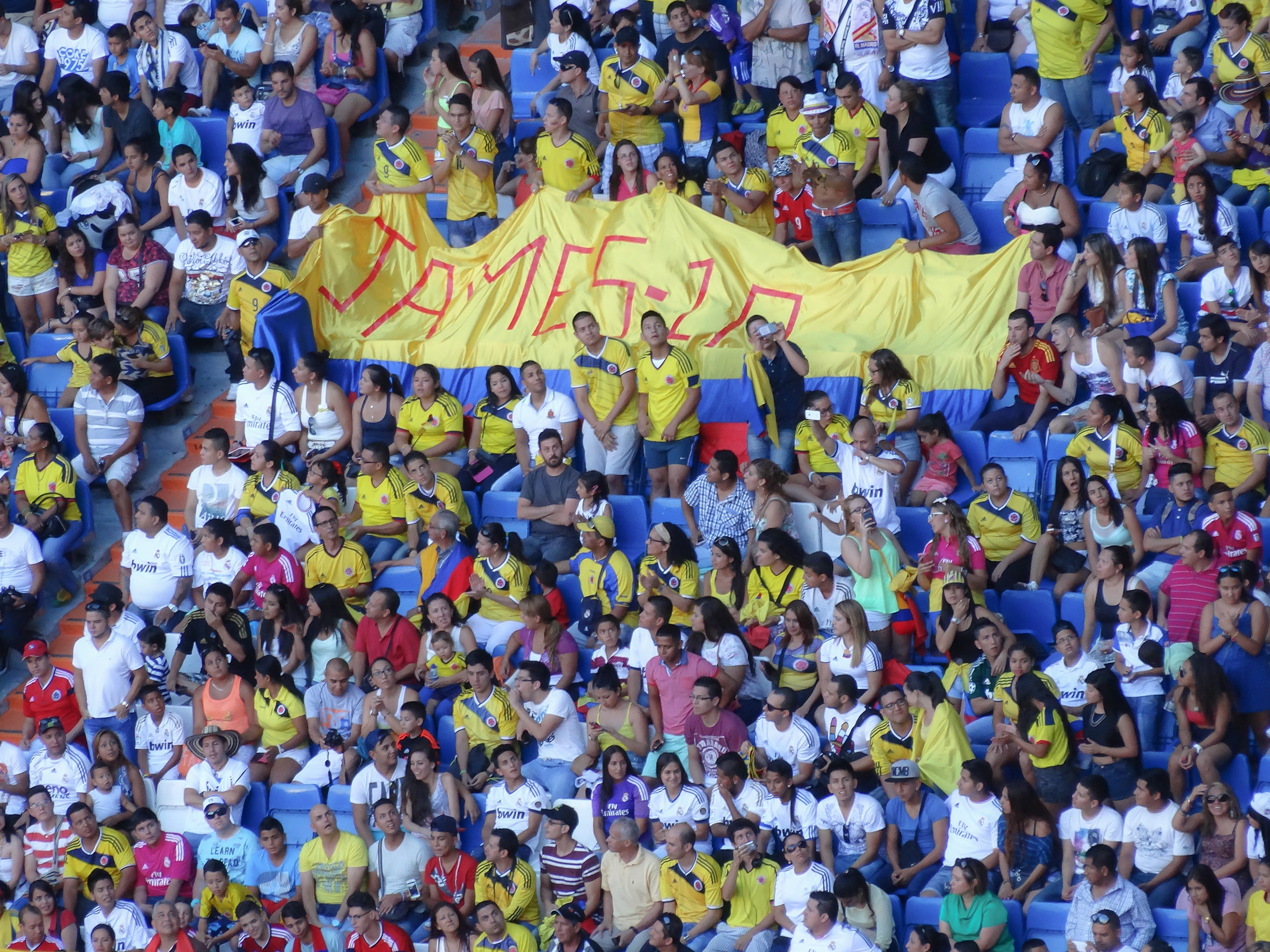 togetherness, person, gallery for the public, day, women, colombia, lifestyles, large group of people, architecture, crowd, adult, stadium, public, spain, HD Wallpaper