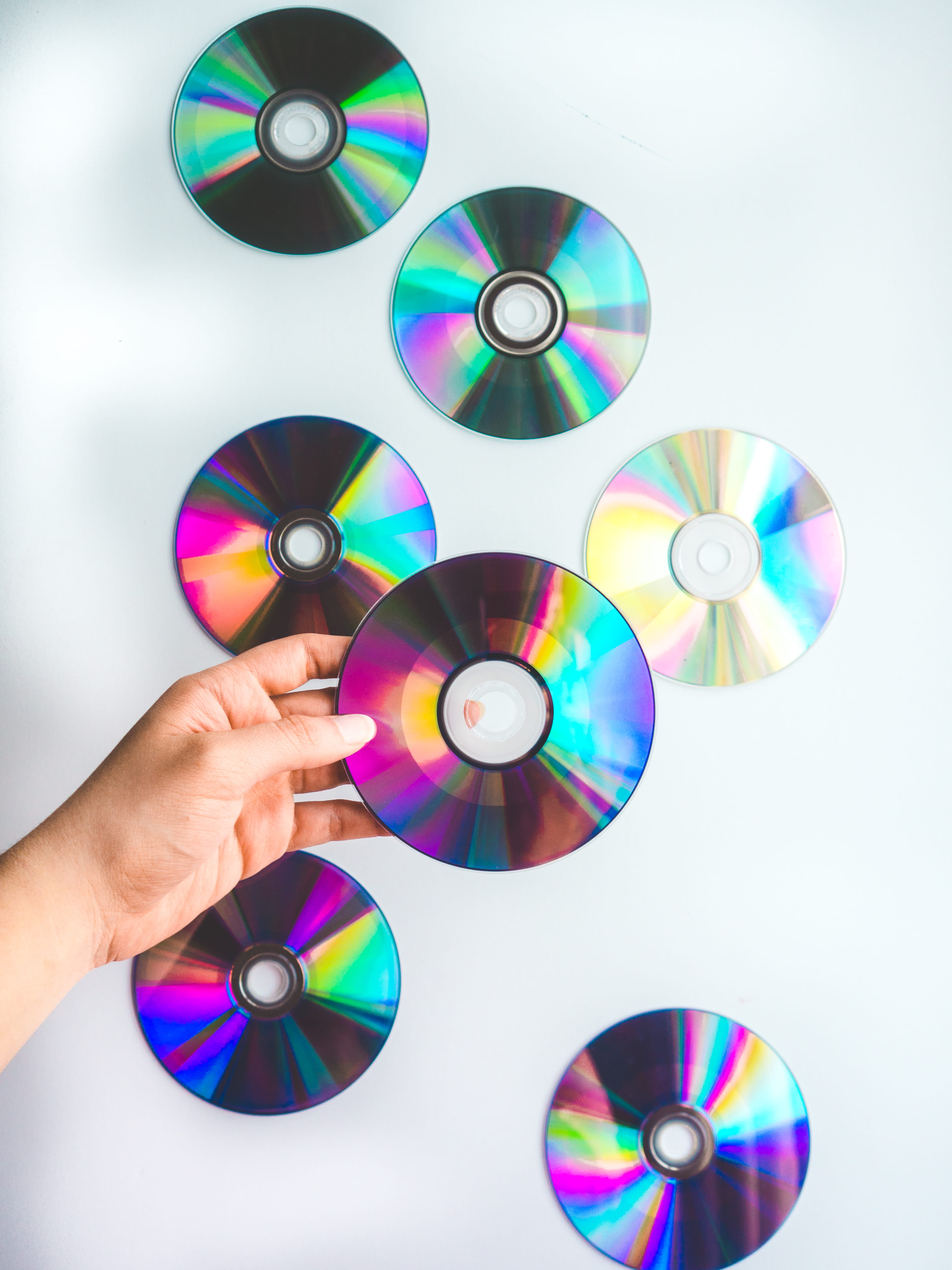color Image, single Object, close-up, multi Colored, retro, 4K, silver, technology, white, holding, minimal, isolated, audio, multimedia, cd, optical Disk, Phone HD Wallpaper