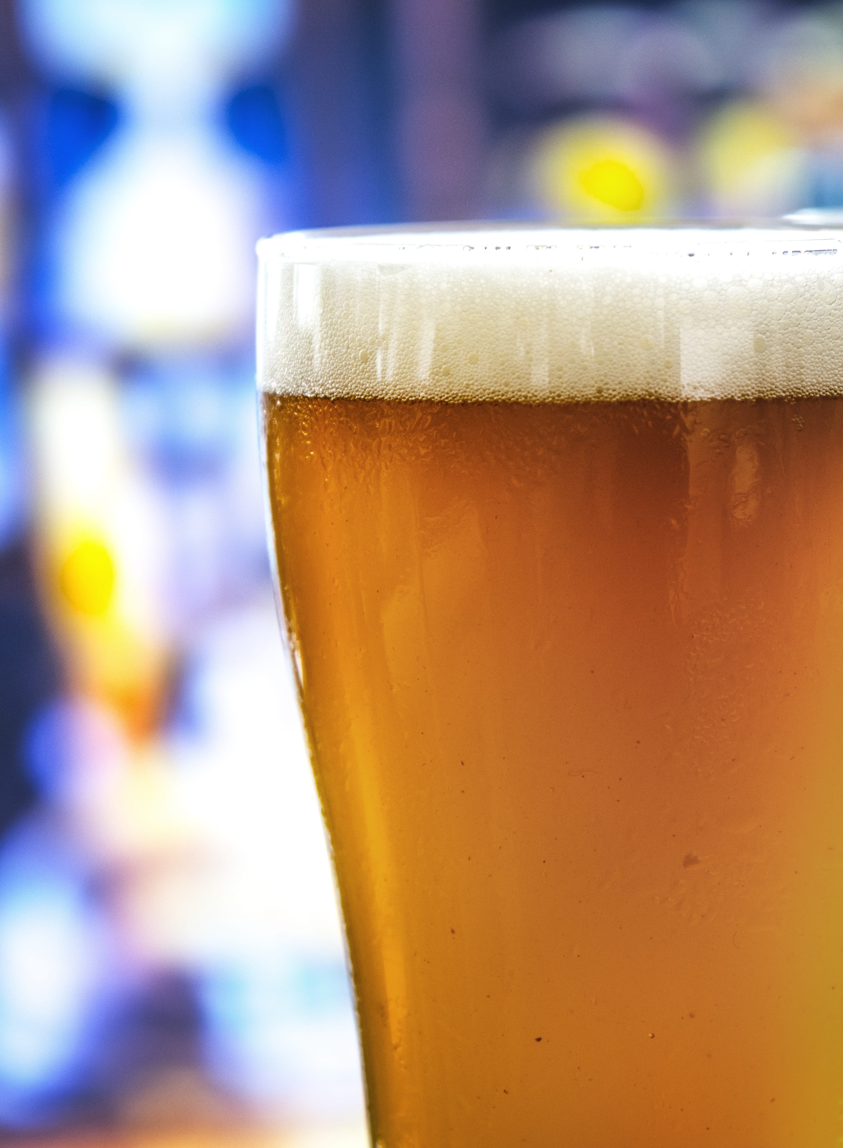 still life, brewed, beer glass, refreshment, drinking glass, beverage, close-up, lager, hangout, draft, drunk, drink, cold drink, foam, wet, pint glass, Phone HD Wallpaper