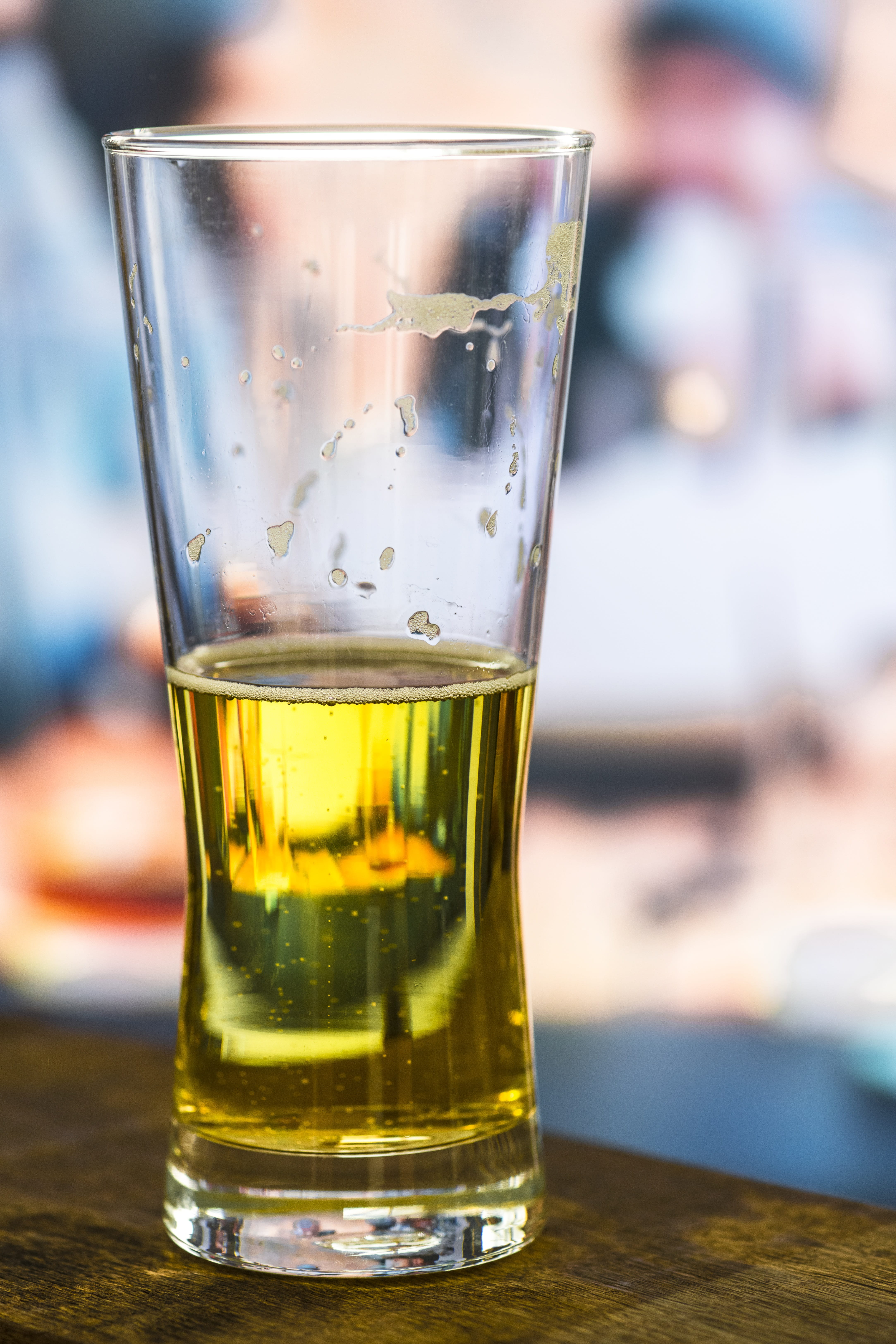cold, crockery, 5K, bar counter, drink, water, brewed, focus on foreground, indoors, close up, household equipment, beer glass, alcohol, draught, close-up, Phone HD Wallpaper