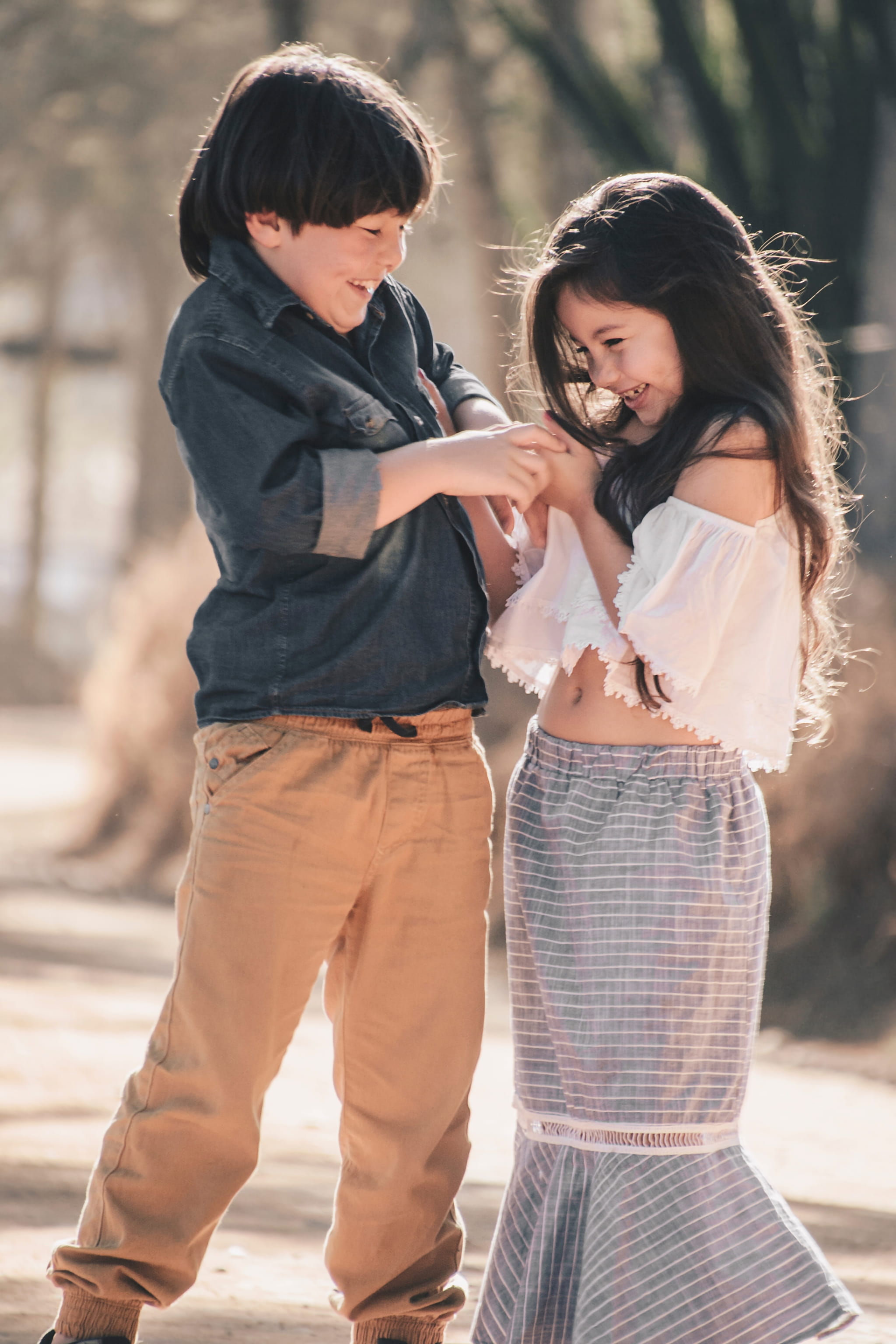 brother, togetherness, emotion, bonding, men, innocence, positive emotion, females, smiling, child, sister, fun, children, three quarter length, kids, focus on foreground, Phone HD Wallpaper