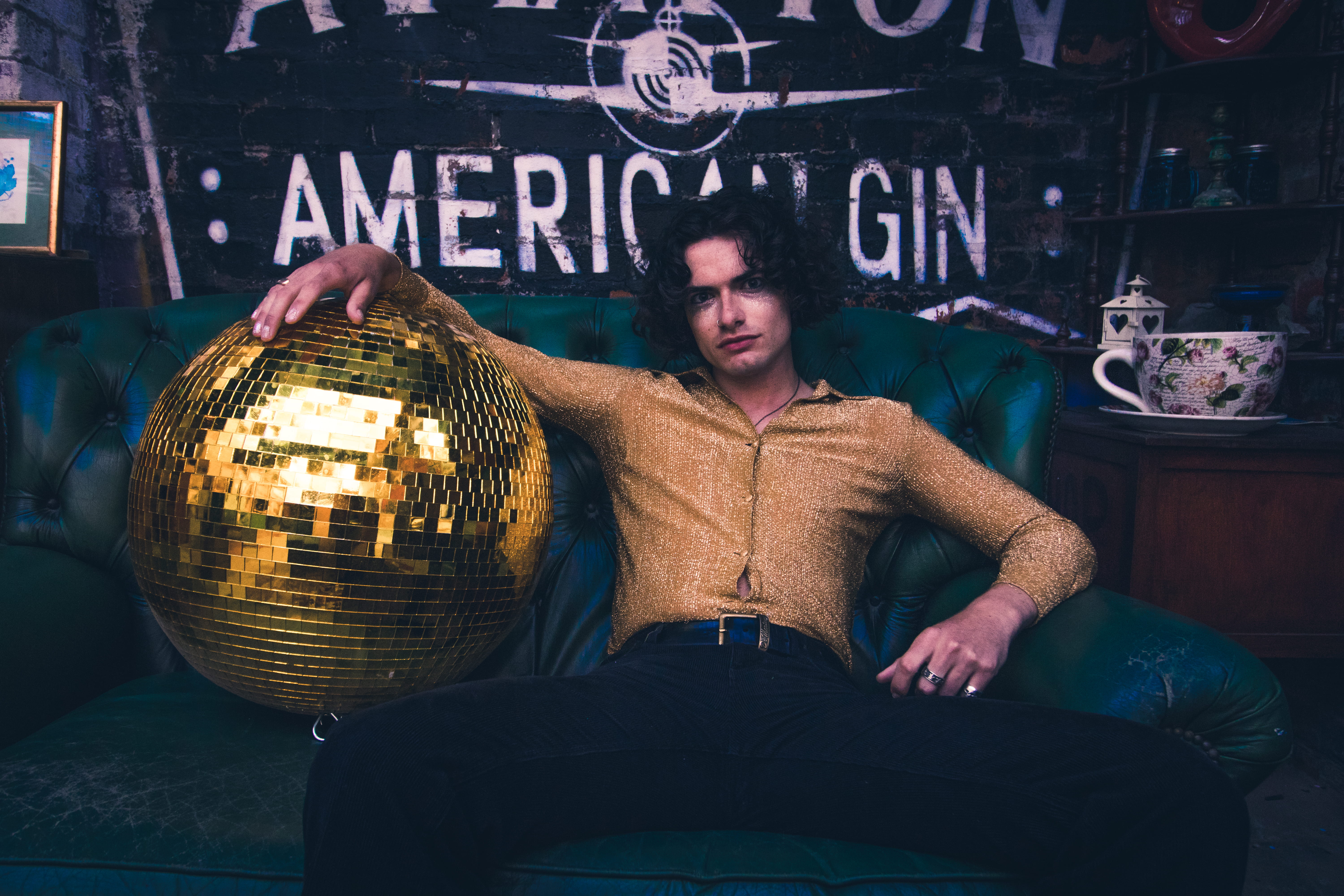 full length, dark, architecture, gin, one person, males, 5K, built structure, lifestyles, flamboyant, man, american, person, disco, glitter, gold, men, HD Wallpaper