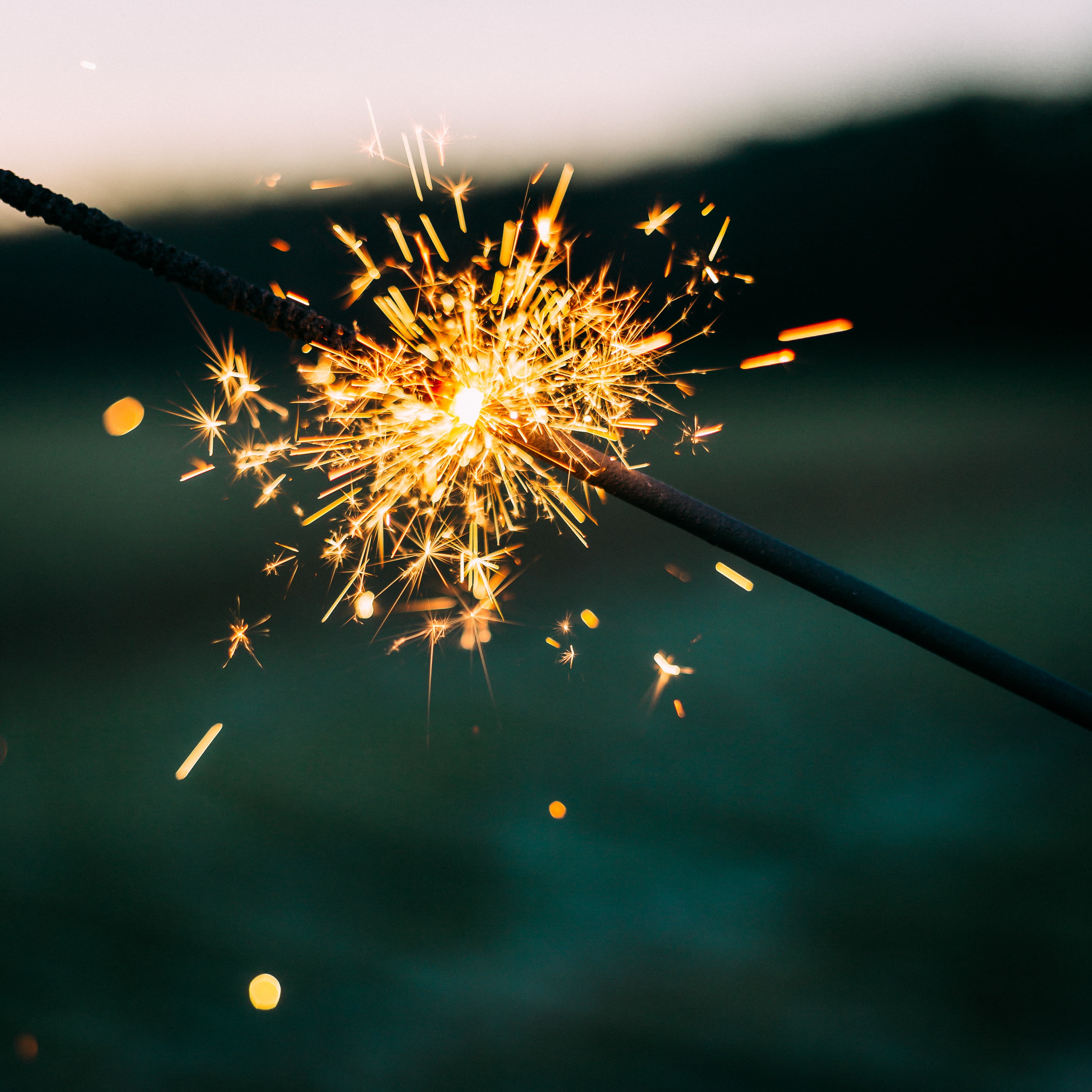 focus, celebration, photography, exploding, firework, selective, no people, dark, lighted, time, event, arts culture and entertainment, outdoors, motion, Phone HD Wallpaper