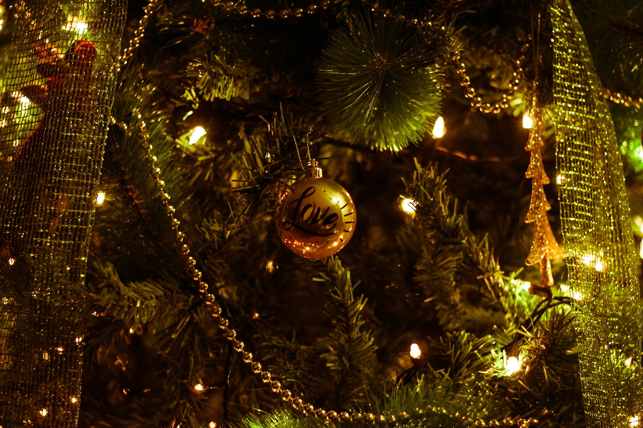 photography, shallow, golden, close-up, decorations, lighting equipment, decor, merry, party, holiday - event, christmas, insubstantial, christmas decorations, HD Wallpaper
