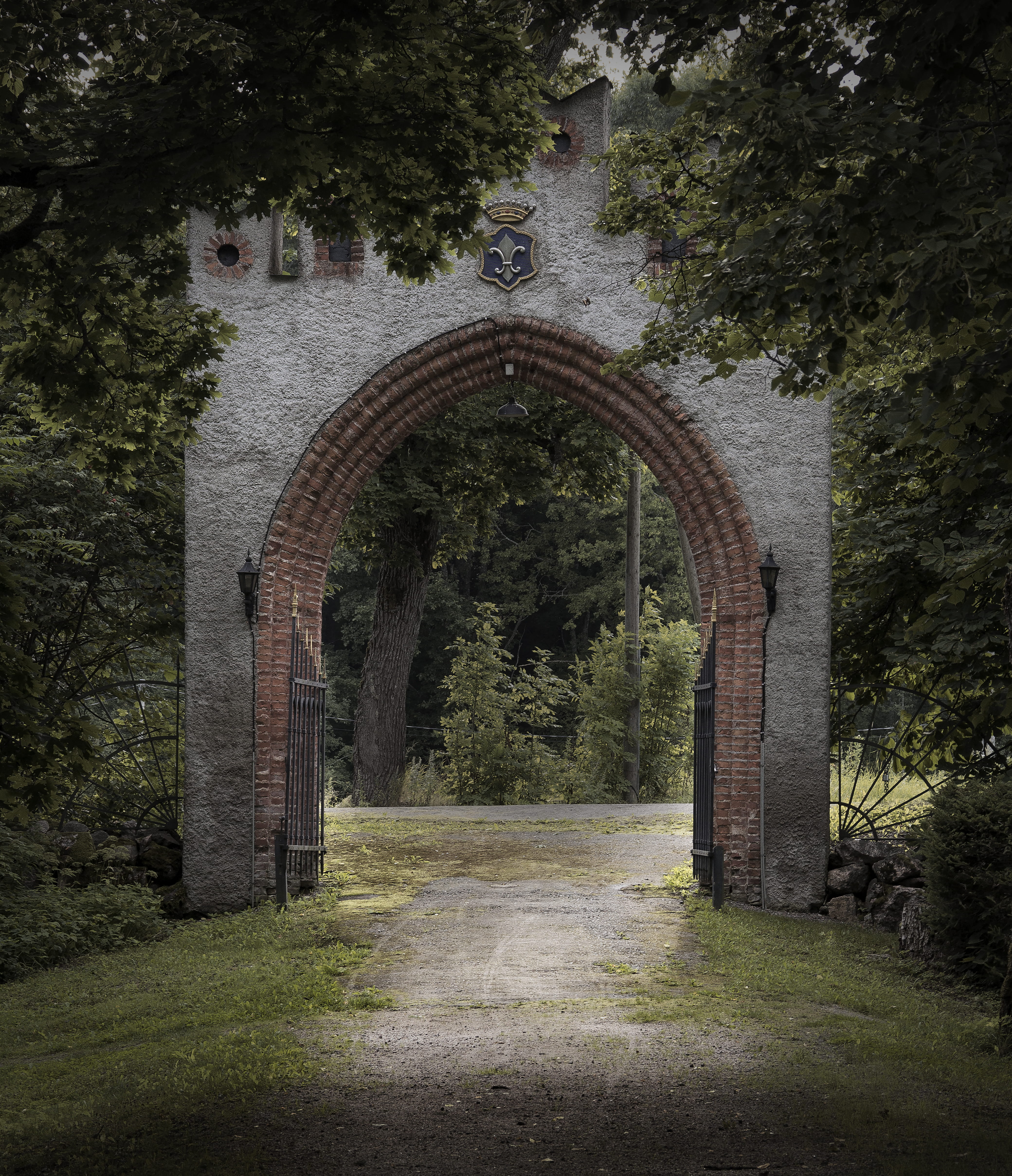 arch, castlegate, bricks, stonegate, building, no people, architecture, the way forward, castle, nature, estate, entrance, gate, direction, svartå, forest, Phone HD Wallpaper