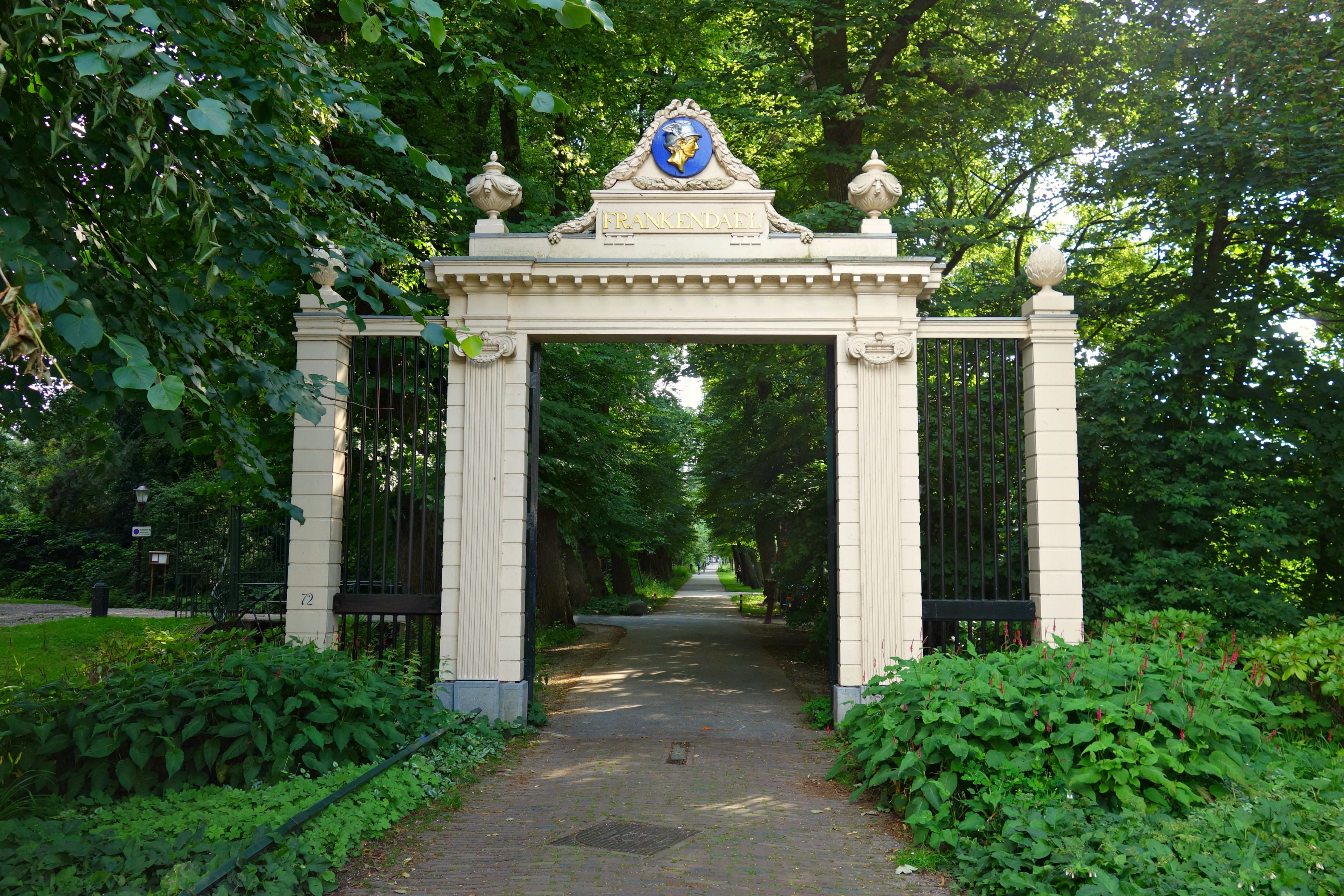 outdoors, gate, formal garden, the past, plant, trees, old, no people, architectural column, green color, 4K, cameo, ornate, classic, entrance, culture, HD Wallpaper