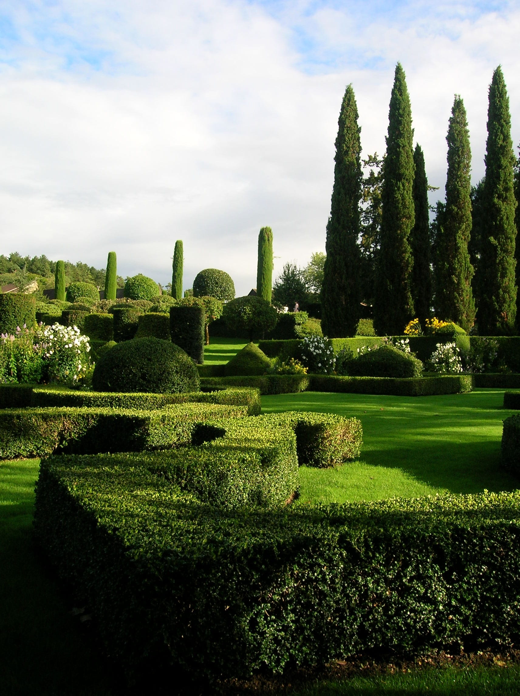 landscape, lawn, leisure park, domain, dordogne, ornamental garden, 18th century, day, green color, relaxation, trees, foliage, nature, no people, topiary, Phone HD Wallpaper
