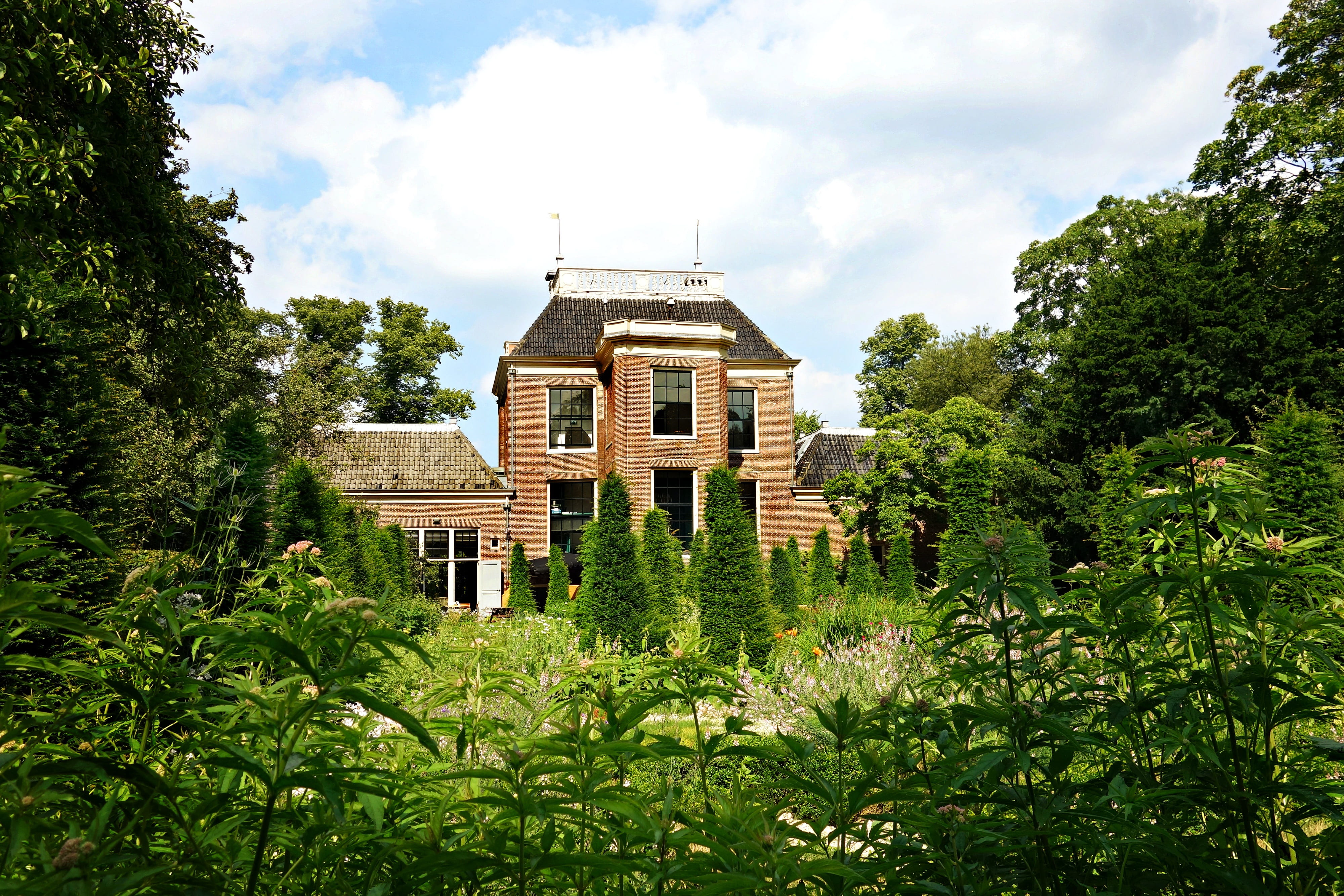 mansion, nature, tree, manor, green color, day, cloud - sky, built structure, architecture, building exterior, growth, europe, no people, home, 17th century, HD Wallpaper