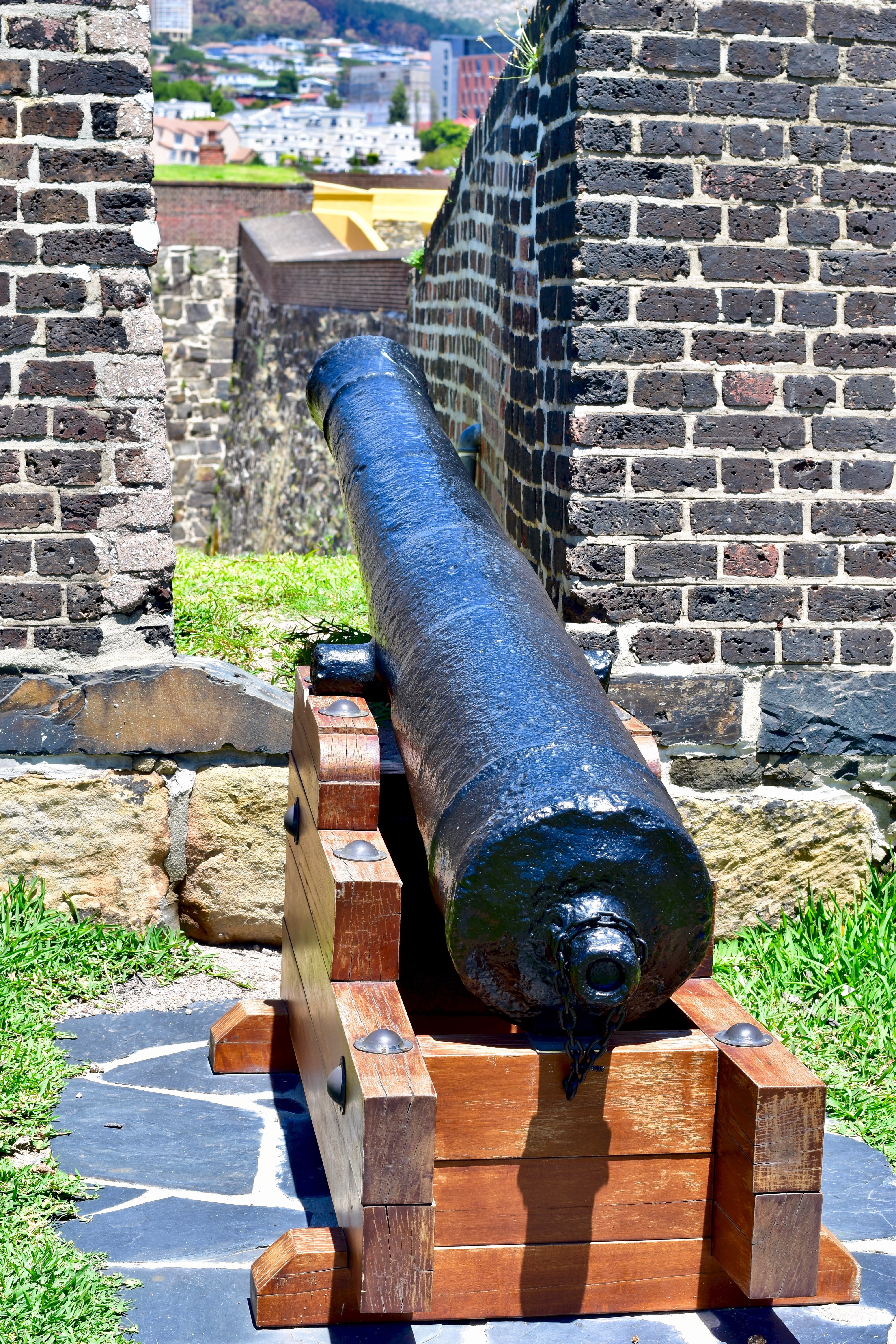 the past, cannon, old, wheel, historical art museum, brick, 5K, war, day, 17th-century, iron - metal, conflict, military, cape town, no people, nature, Phone HD Wallpaper