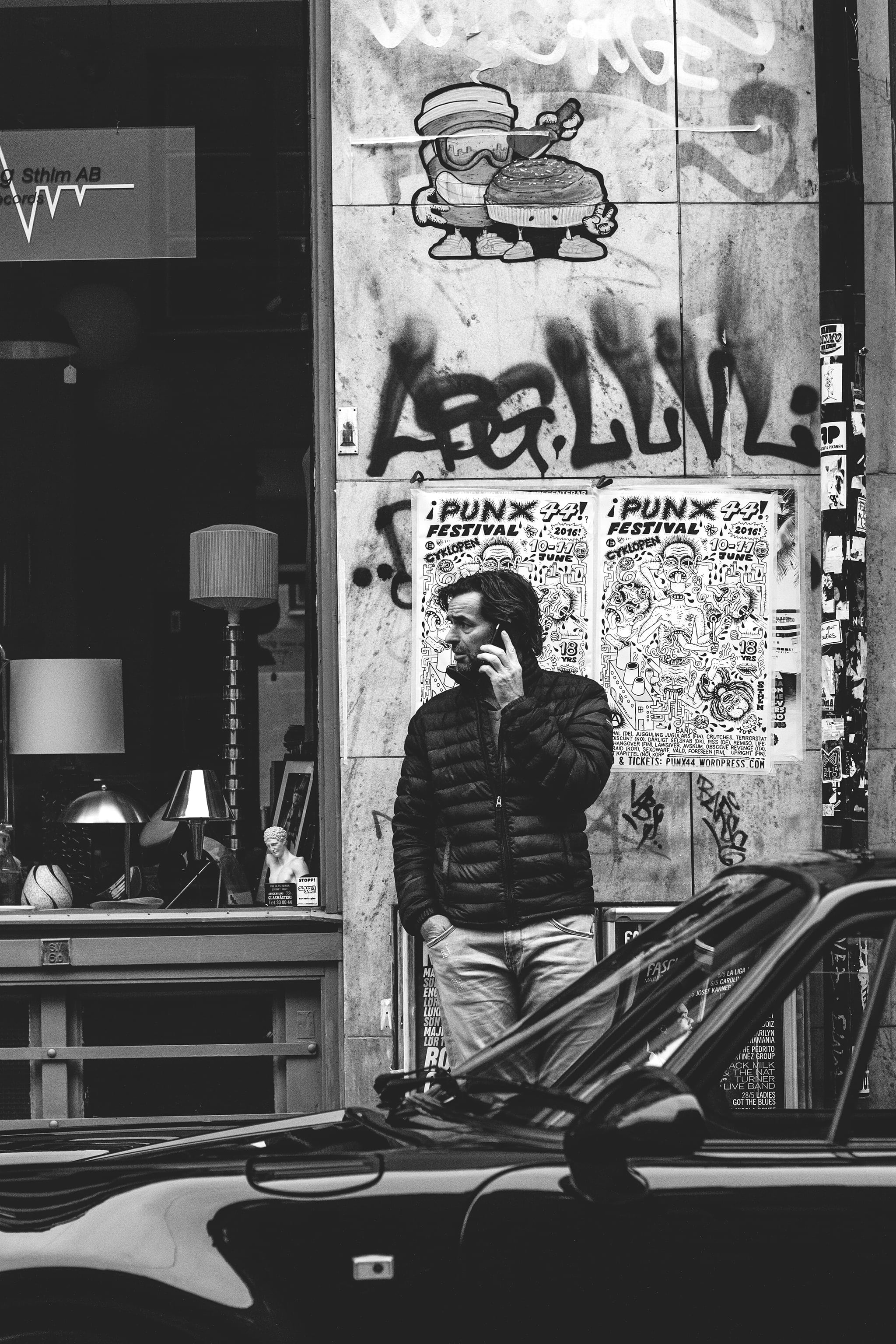 motor vehicle, shop, indoors, graffiti, phone, street, text, men, barber, real people, photography, person, bandw, reflection, glass - material, city, land vehicle, Phone HD Wallpaper