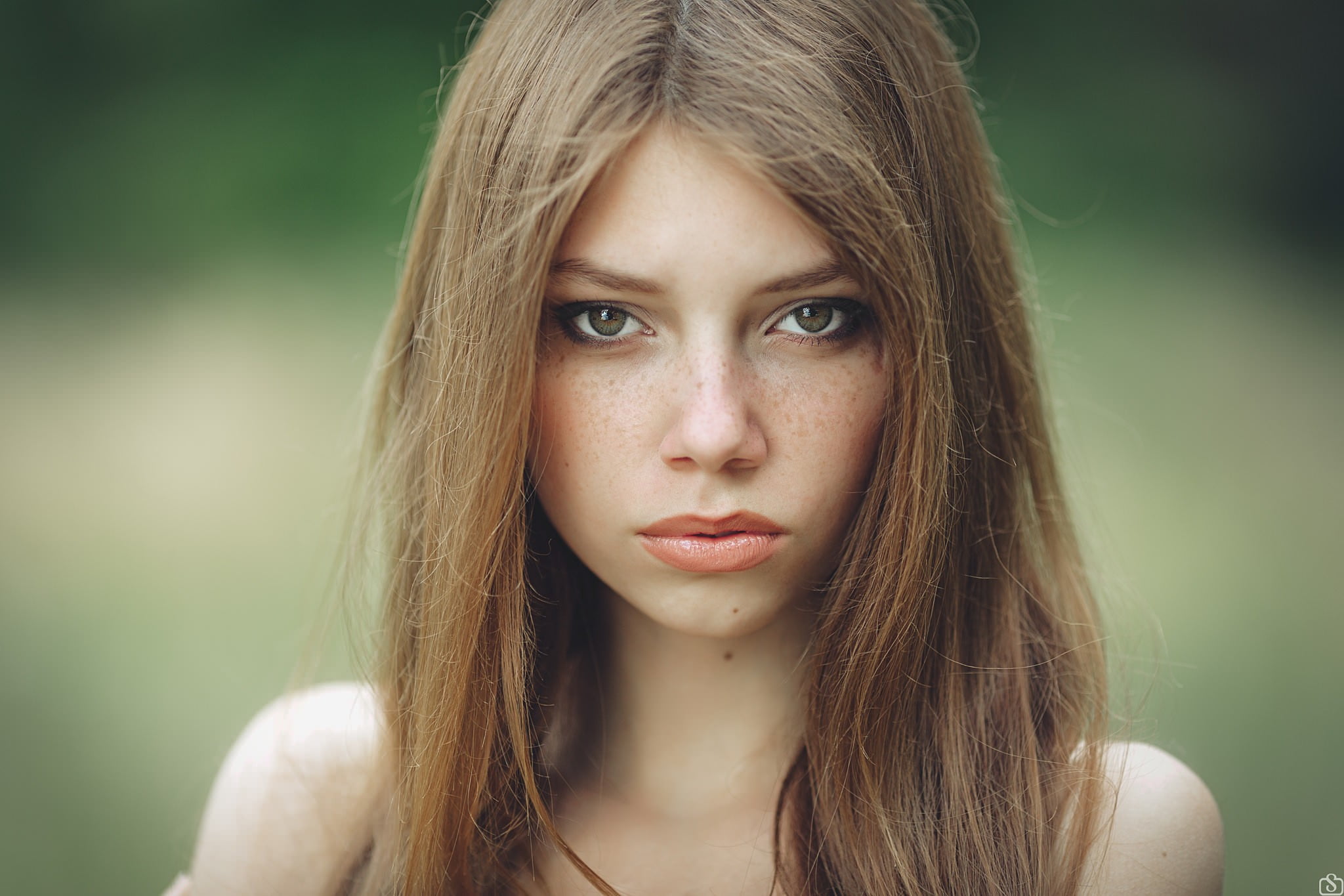 beautiful woman, real people, green eyes, hairstyle, beauty, teenager, headshot, one person, close-up, model, women, hair, clean skin, human face, adult, HD Wallpaper