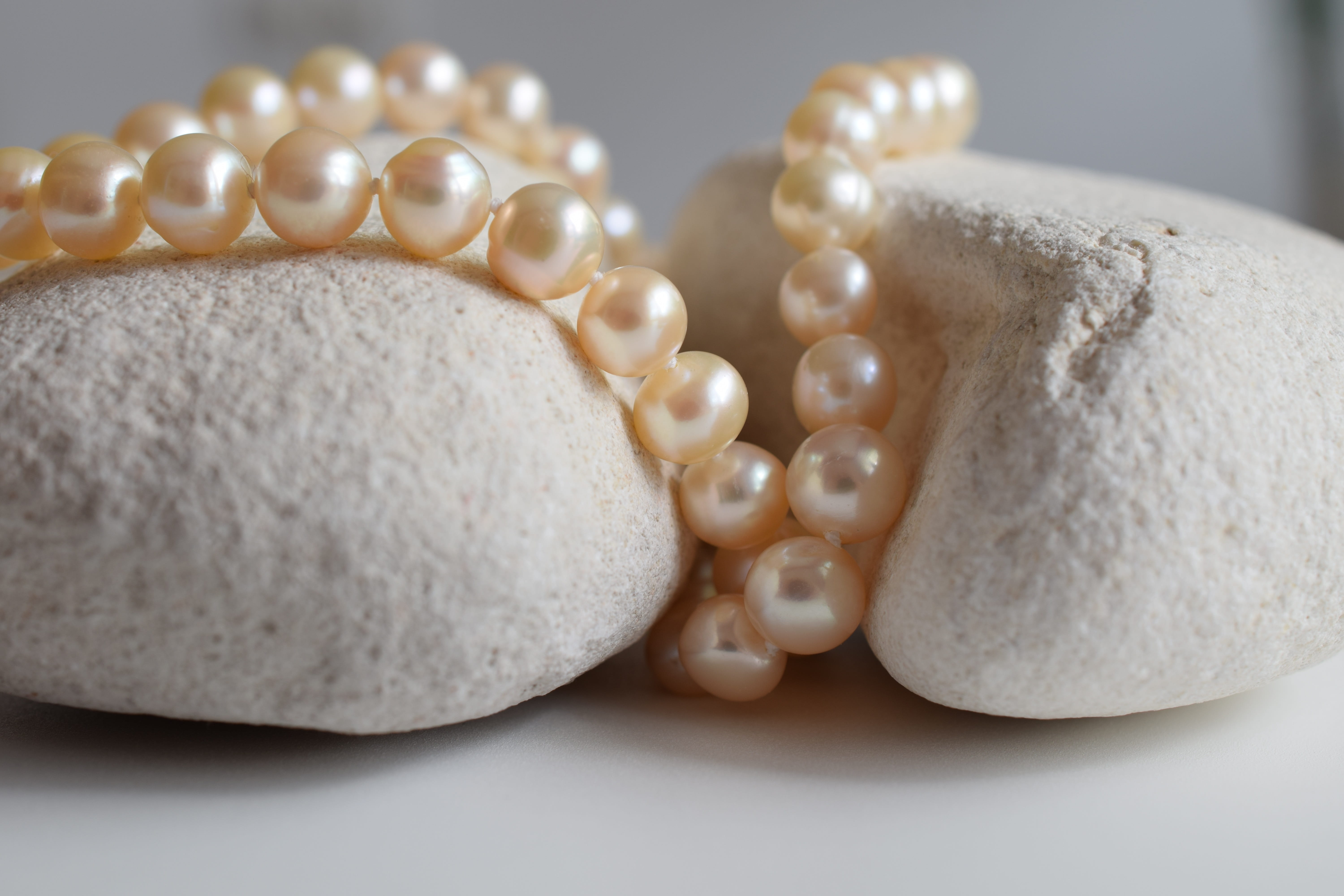 wealth, solid, ornate, pearl, studio shot, fashion, indoors, stones, food and drink, woman accessories, personal accessory, bead, accessory, precious gem, HD Wallpaper
