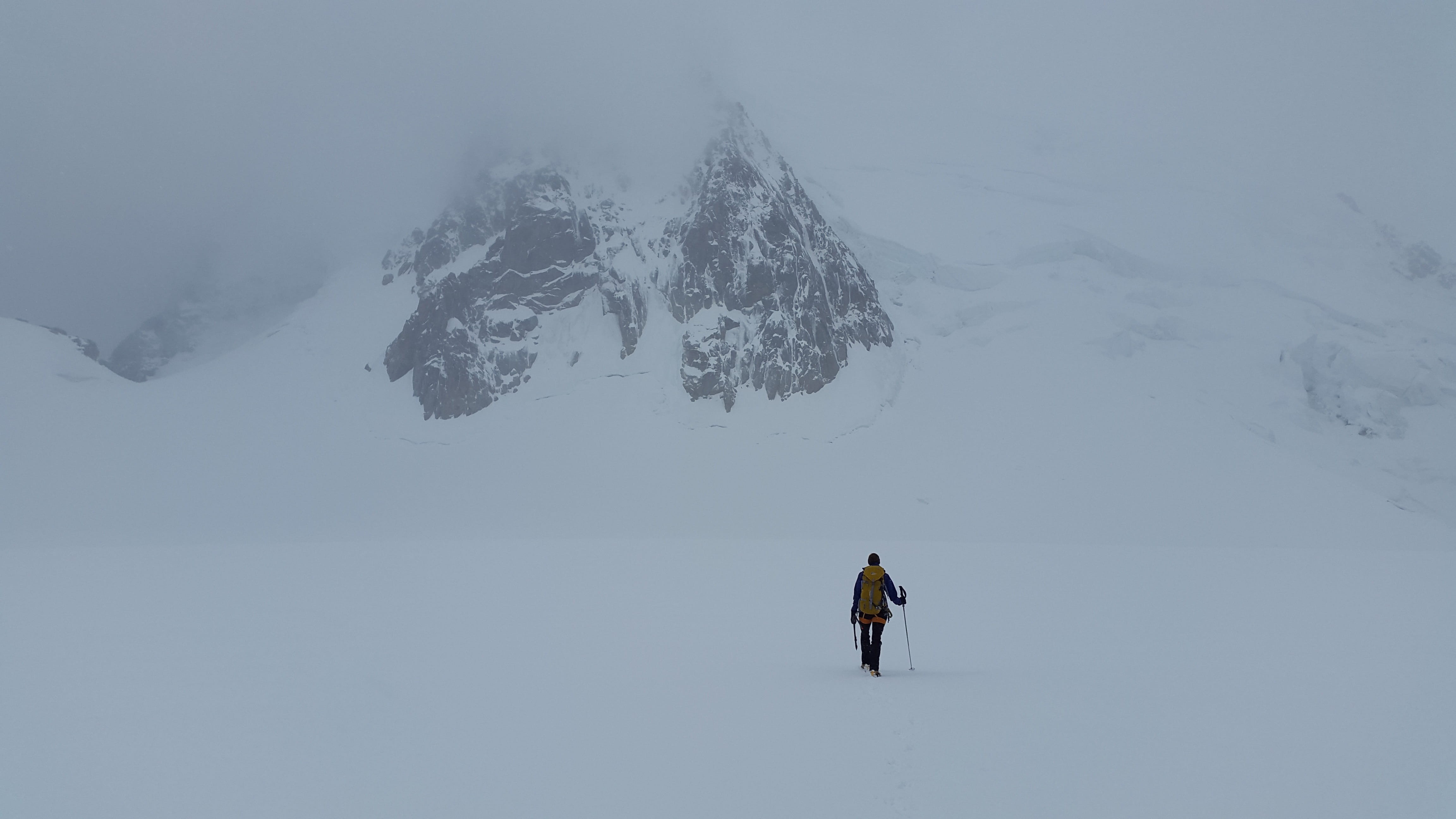 series 4000, imposing, one person, loneliness, near, sport, cold, alpine, plan du midi, weather, warm clothing, chamonix, nature, winter sport, frozen, HD Wallpaper
