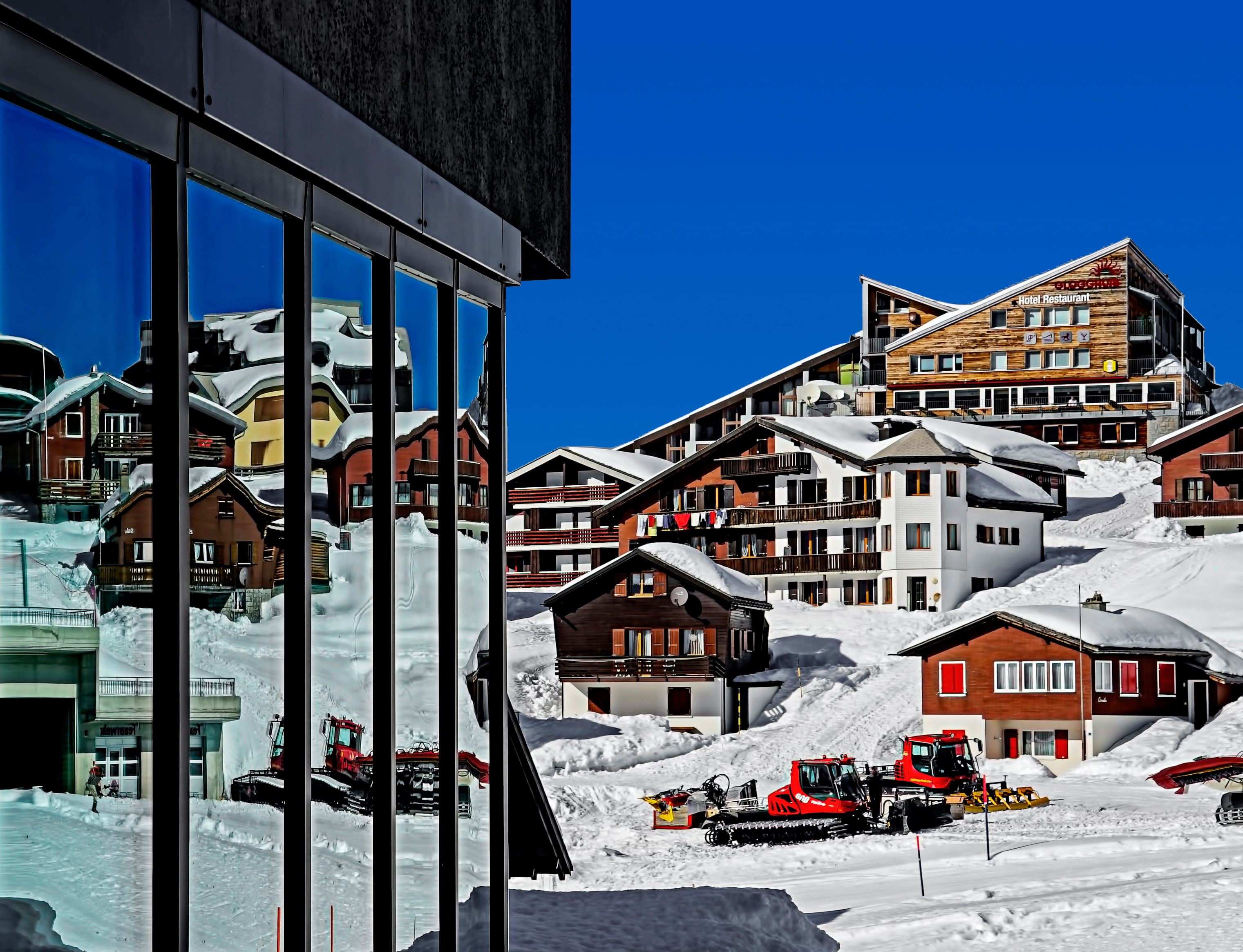 balcony, no people, daytime, switzerland, transportation, sunlight, building, near, reflection, roof, street, residential district, tractor, front, house, HD Wallpaper