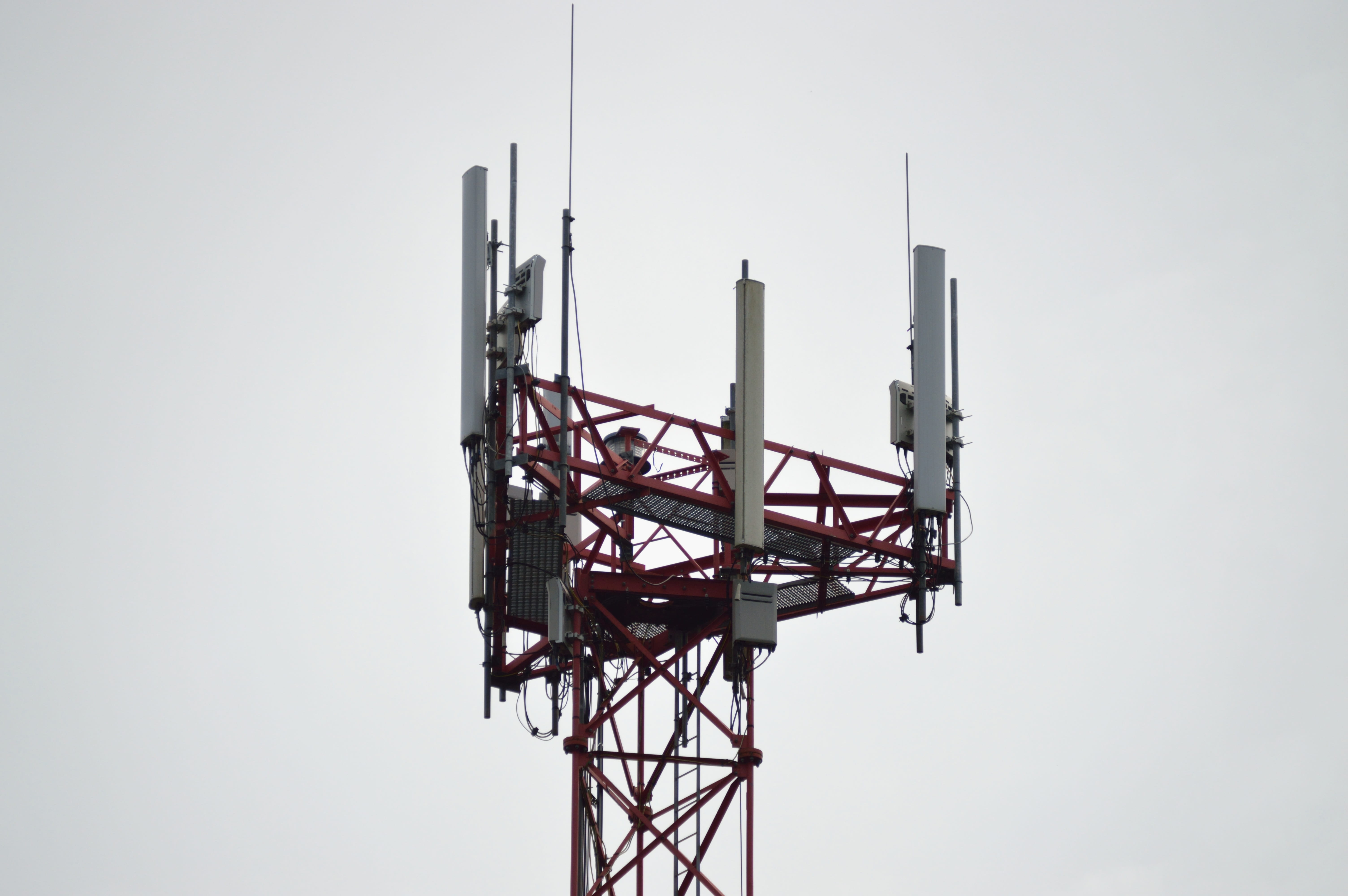 connection, 5K, station, outdoors, satelite, network, architecture, radio, communication, phone, no people, tower, clear sky, sky, copy space, transmitter, HD Wallpaper