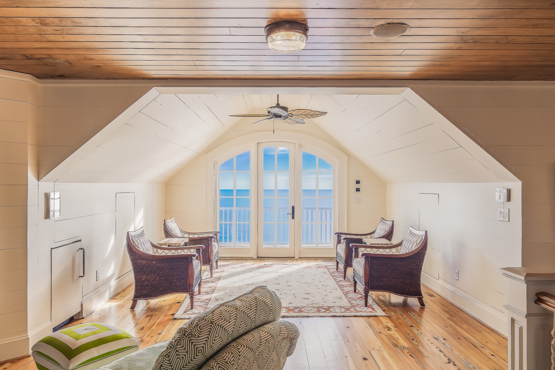 table, no people, seat, building, wood, ceiling, flooring, luxury living, room, electric Lamp, design, residence, sofa, window, 1080P, door, entrance, HD Wallpaper