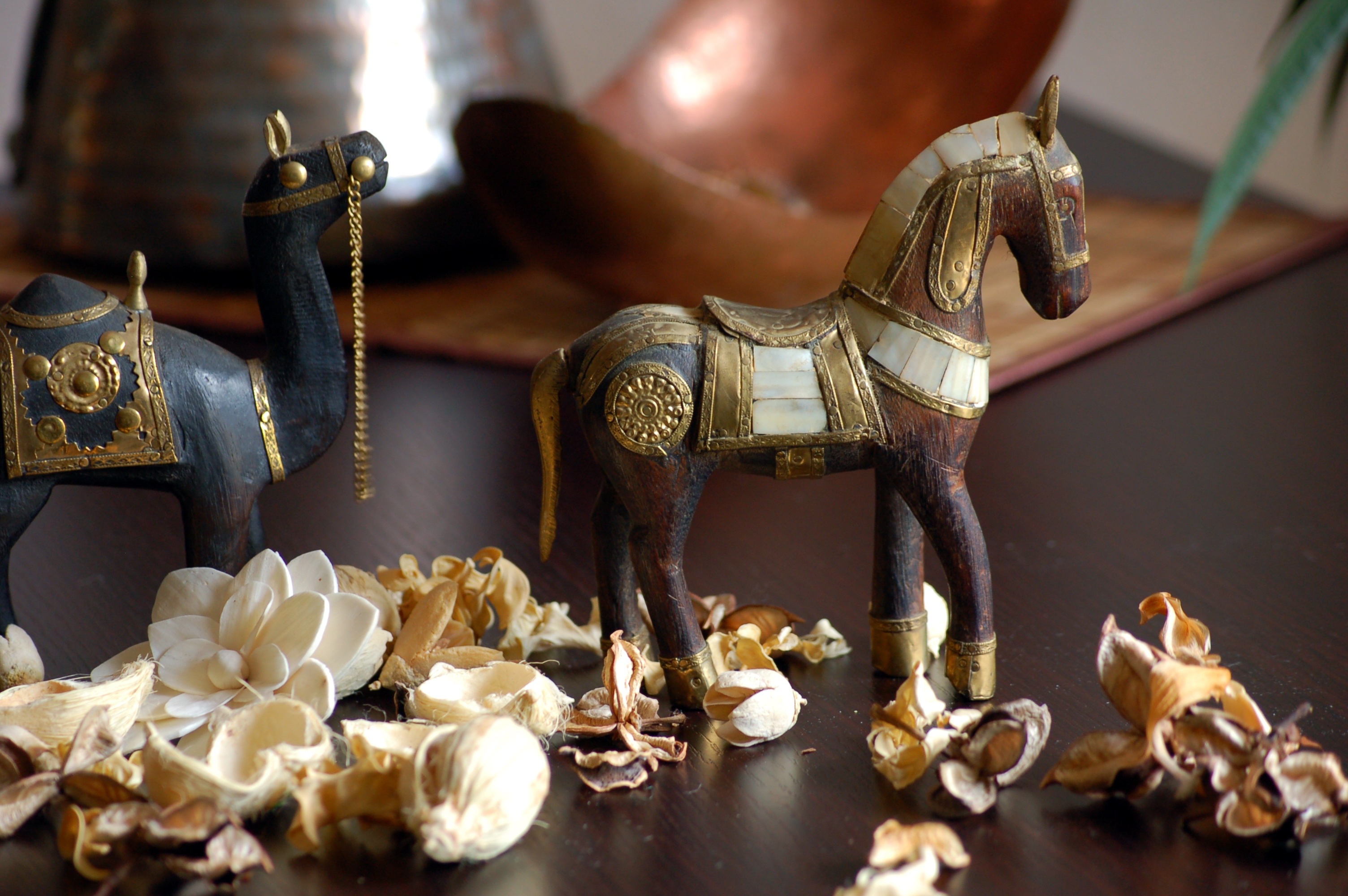 animal wildlife, astrology, astrological, large group of objects, symbol, food and drink, table, animal themes, scorpio, mammal, statue, 2K, indoors, art and craft, HD Wallpaper