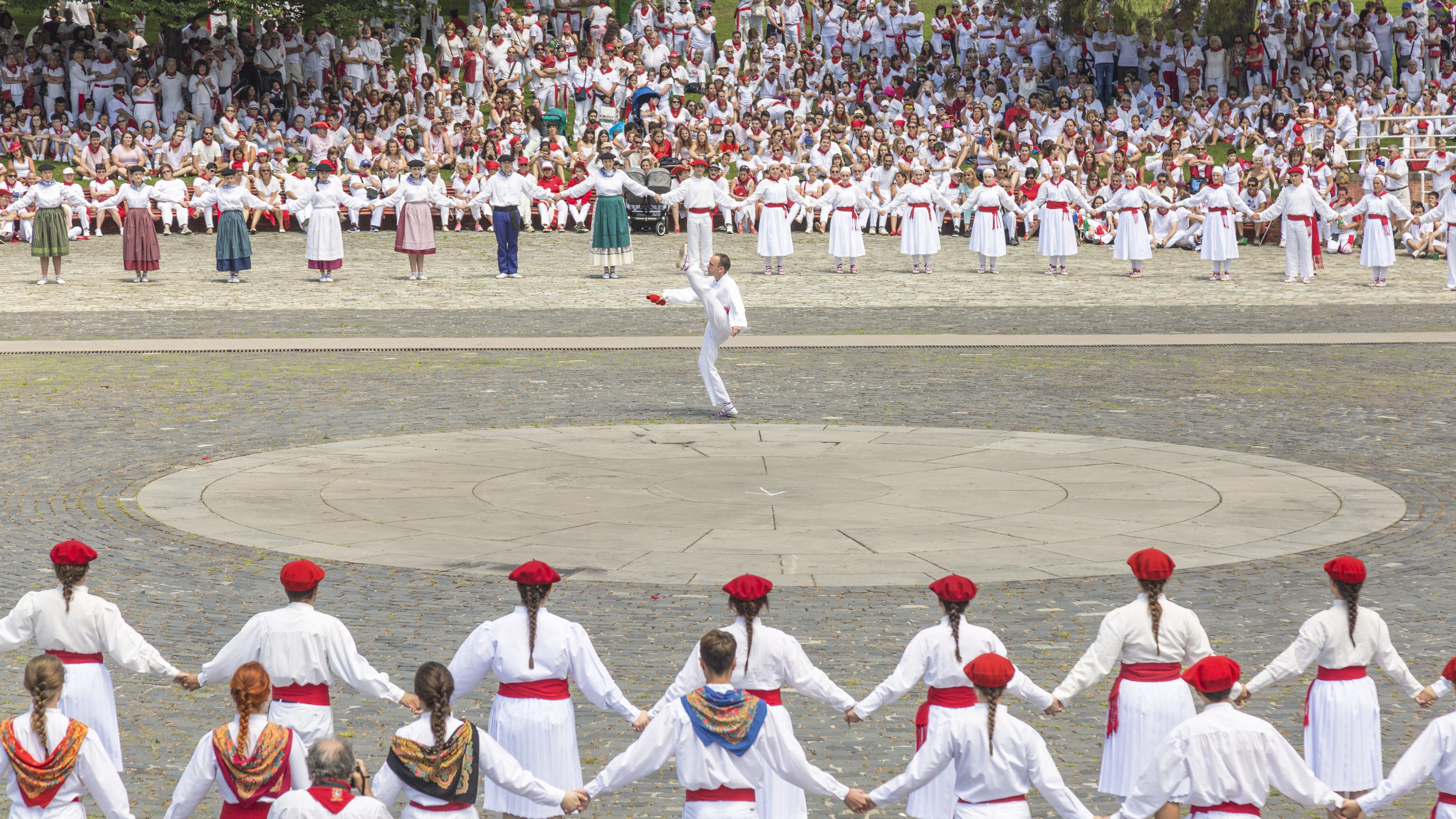 marching band, estafeta street, day, clothing, running of the bulls, navarre, festival, bucketlist, real people, audience, vivasanfermin, crowd, large group of people, HD Wallpaper