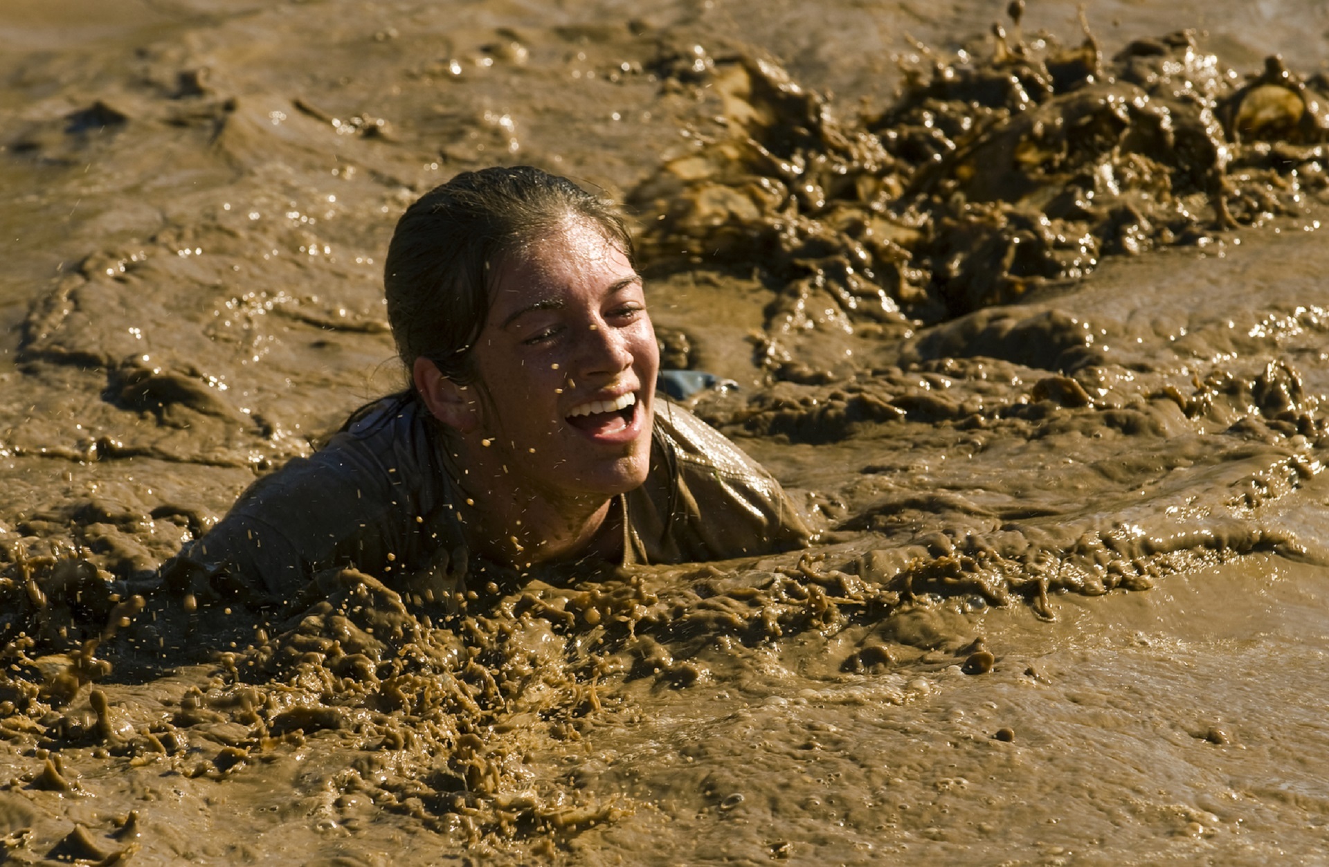 dirty, land, headshot, sunlight, males, obstacle, race, people, competition, emotion, portrait, crawl, motion, real people, one person, sport, dirt, female, HD Wallpaper