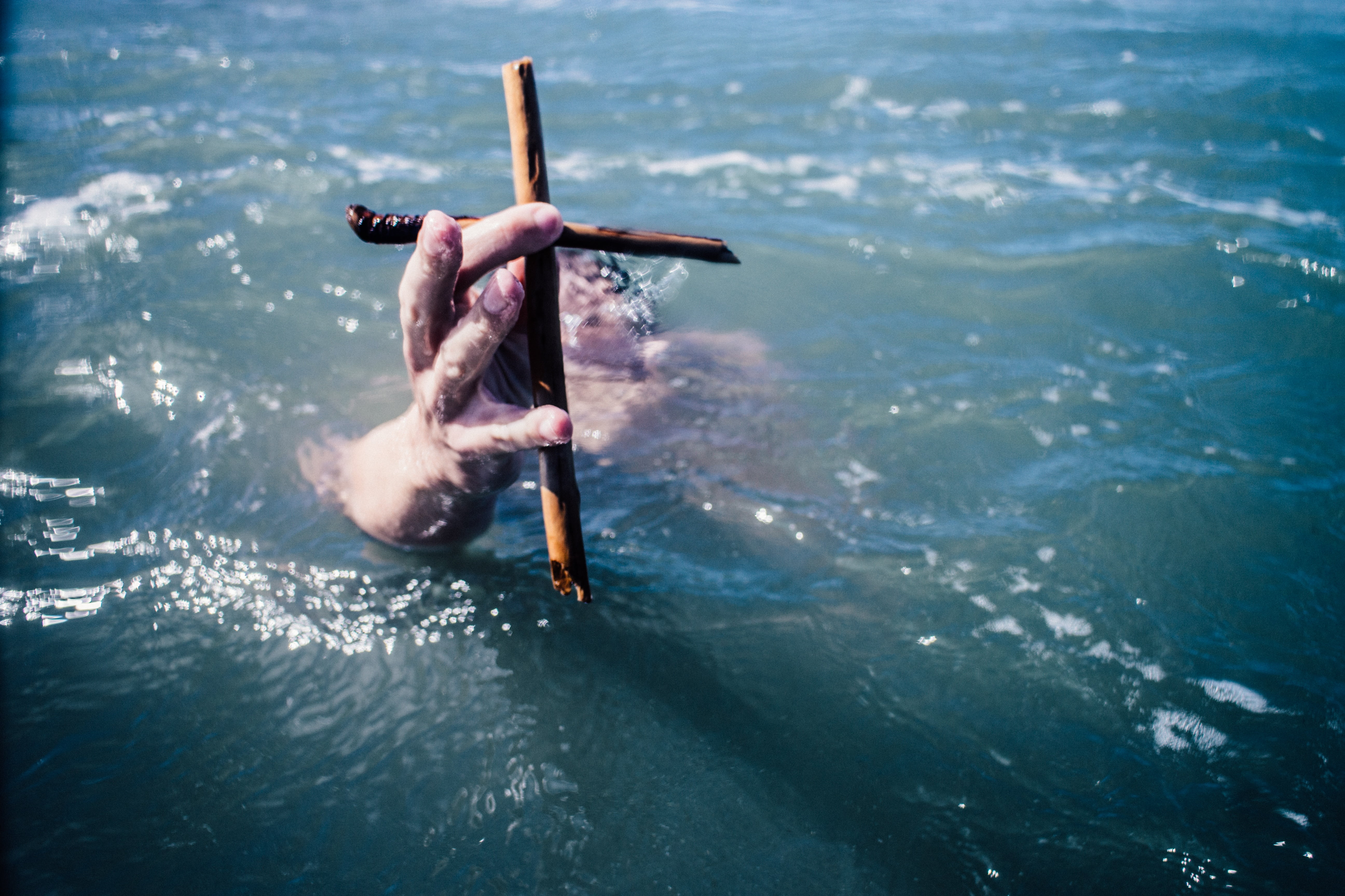 drowning, wood, shirtless, hands, hand, 5K, leisure activity, man, real people, skill, water, submerged, blue, person, nature, bubbles, fingers, holding, HD Wallpaper