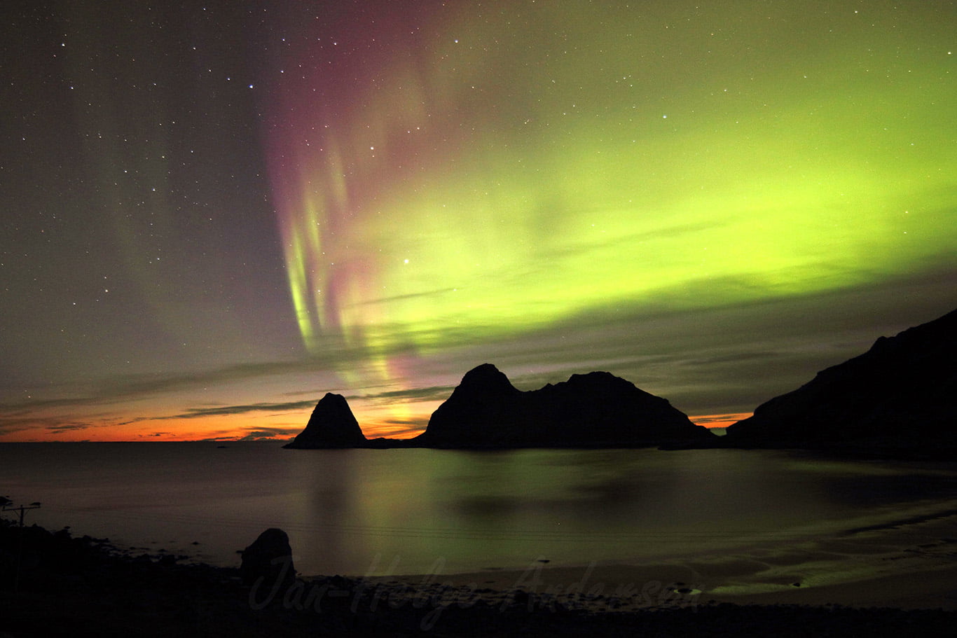 720P, night, landscape, vesterålen, green, mountain, borealis, nature, Aurora Borealis, norge, nordnorge, nordlys, sky, aurora, beach, HD Wallpaper