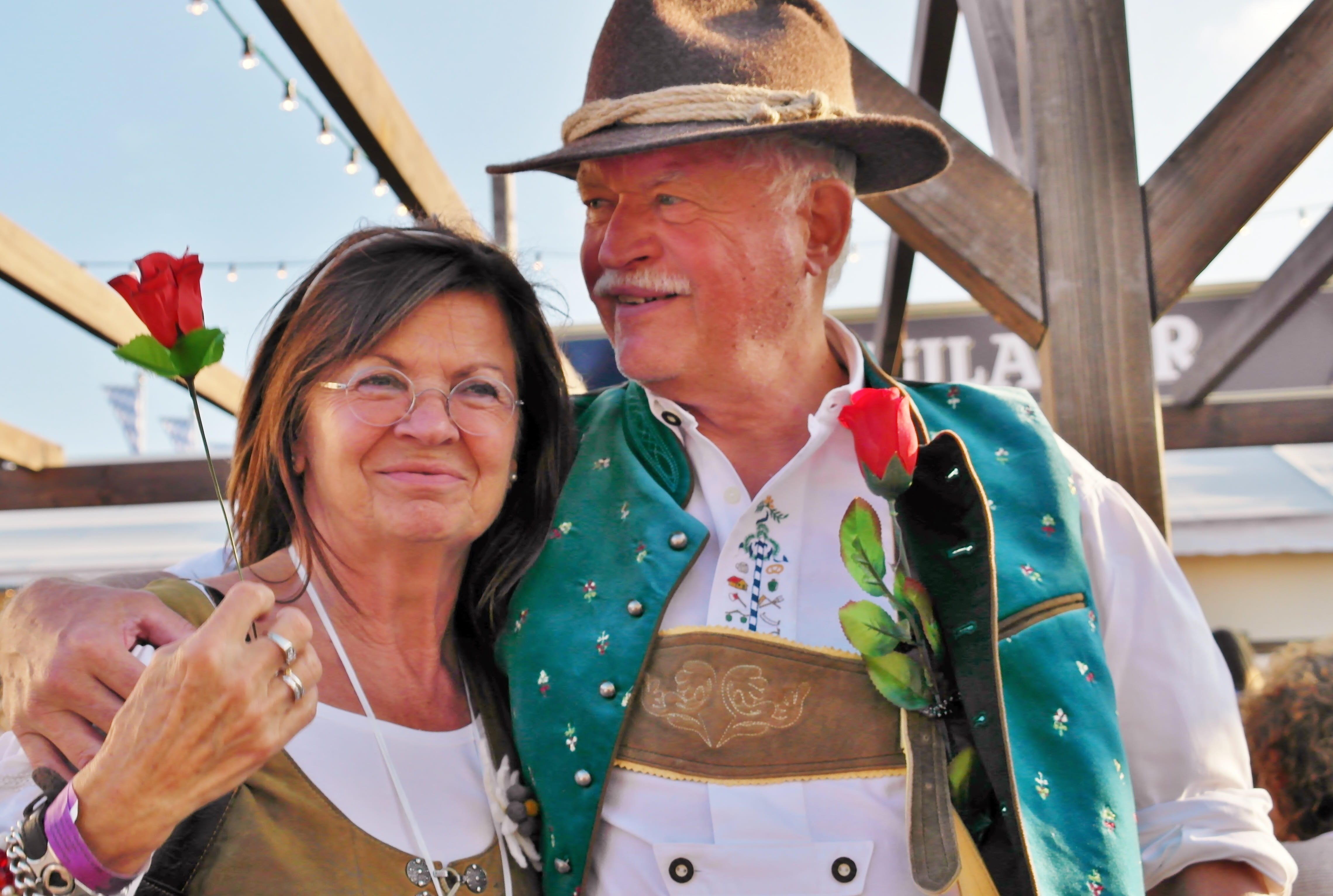 portrait, Tradition, bavarian, enjoy, front view, hat, leisure activity, germany, two people, outdoors, women, bonding, couple, casual clothing, Costume, HD Wallpaper