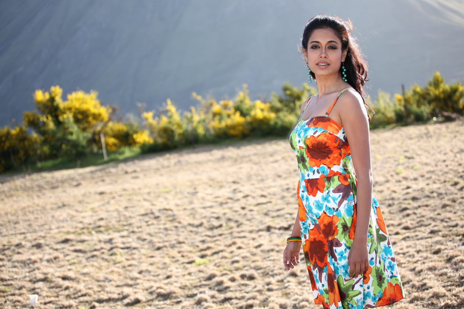 Bollywood Celebrities, sunlight, actress, portrait, real people, one person, clothing, outdoors, beautiful woman, strap, leisure activity, adult, looking at camera, HD Wallpaper