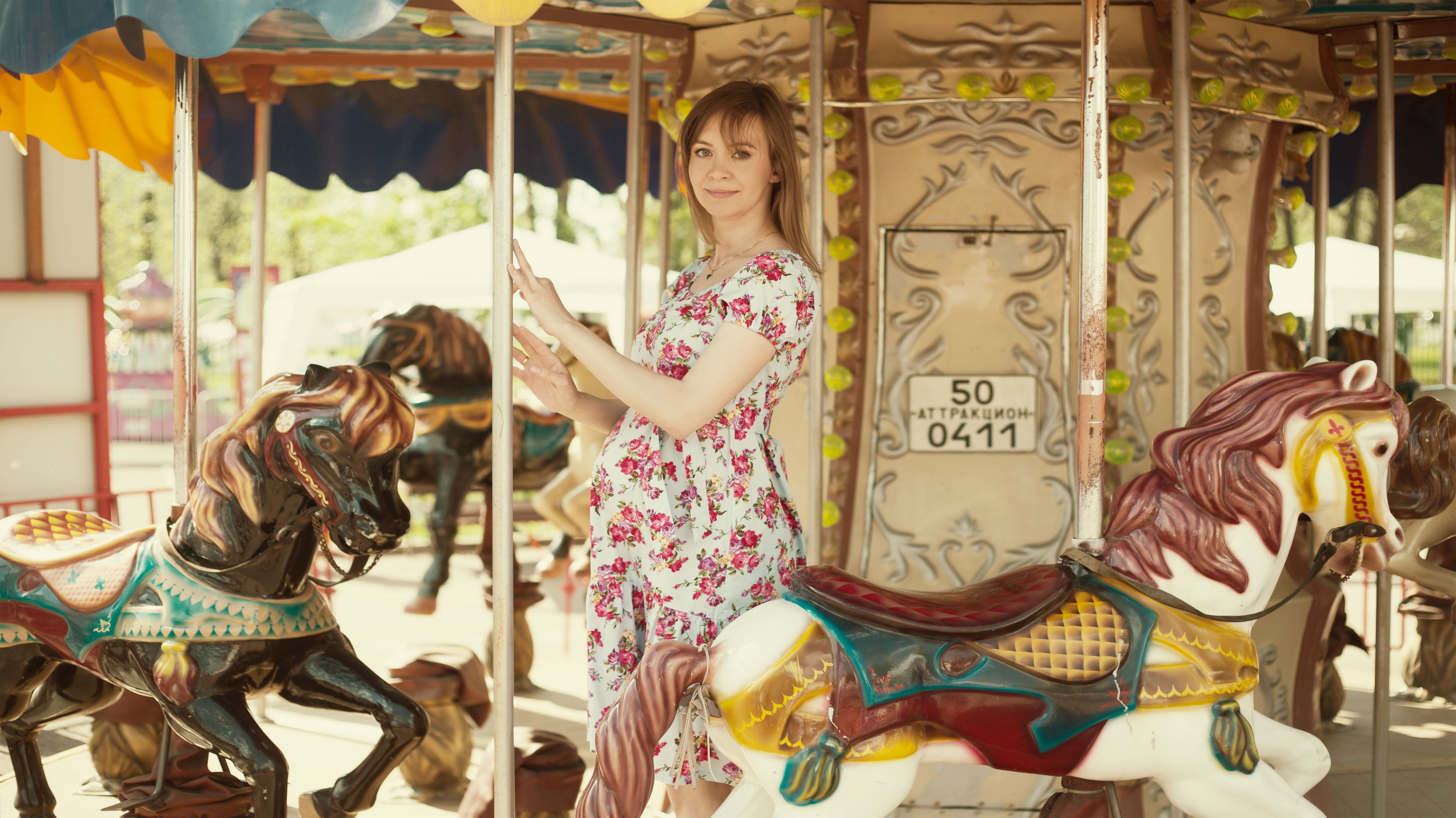 front view, amusement Park, representation, livestock, domestic, girls, outdoors, dress, domestic animals, mom, standing, park, beauty, merry-Go-Round, HD Wallpaper