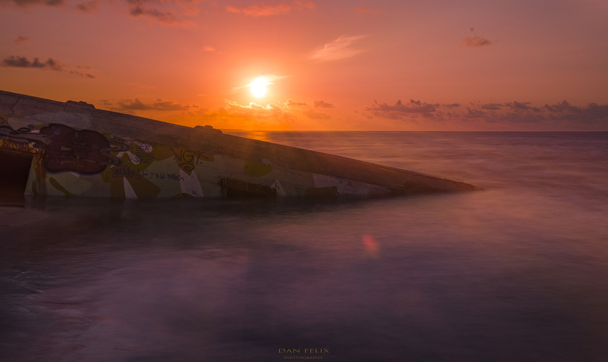 1080P, 500px, clouds, sunlight, mist, sunset, graffiti, water, sunrise, horizon, sky, Dan Felix, HD Wallpaper