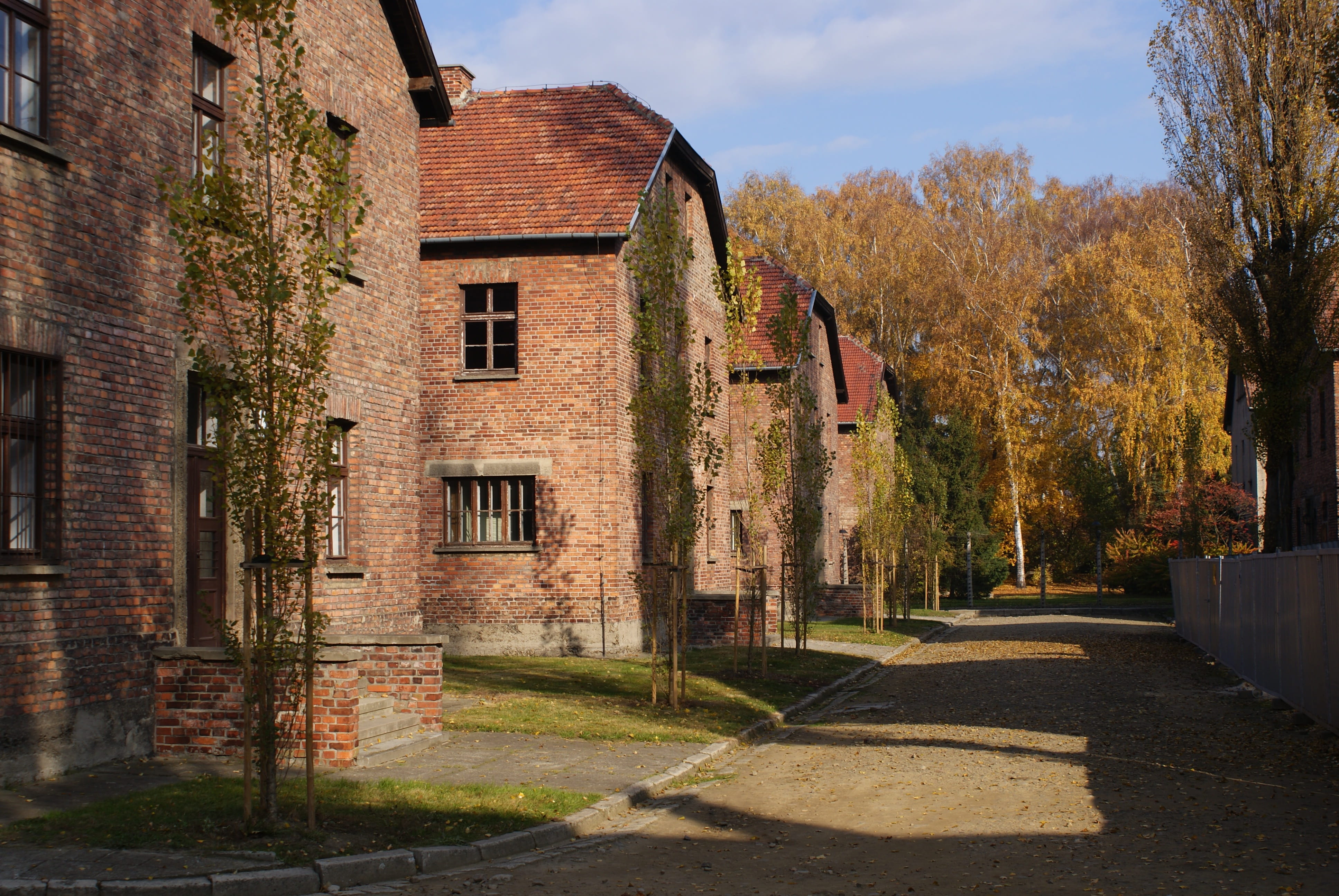 day, history, Nazis, color Image, shadow, concentration camp, Auschwitz, autumn, 4K, the museum, residential district, uK, outdoors, no People, sunlight, HD Wallpaper
