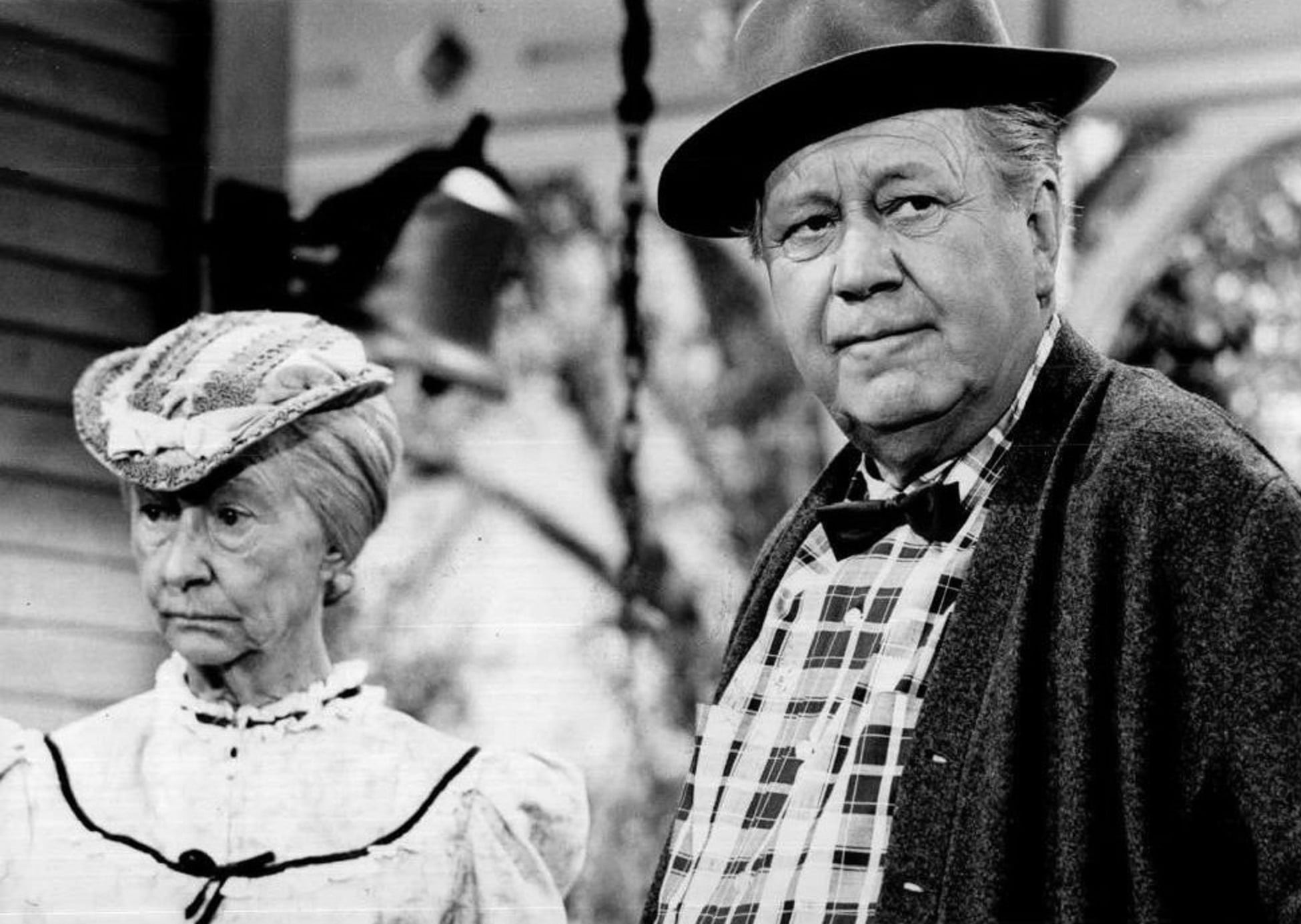 senior men, day, real people, edgar buchanan, people, sitcom, lifestyles, portrait, incidental people, headshot, actress, classic, hollywood, petticoat junction, HD Wallpaper