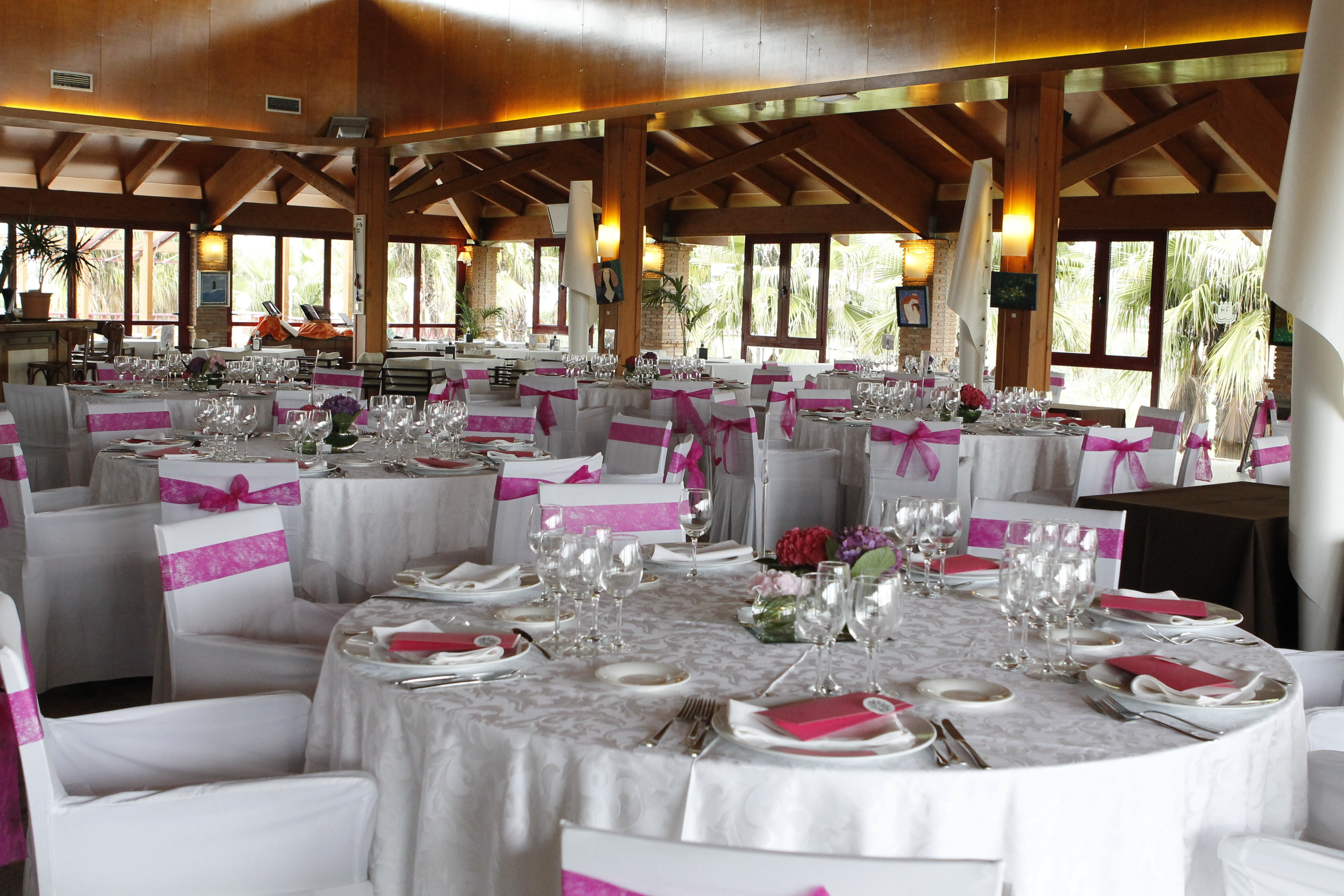 luxury, table, tablecloth, nuptials, glass, wedding banquet, restaurant, food and drink, interior, festival, chair, dining, flower, event, seat, freshness, HD Wallpaper