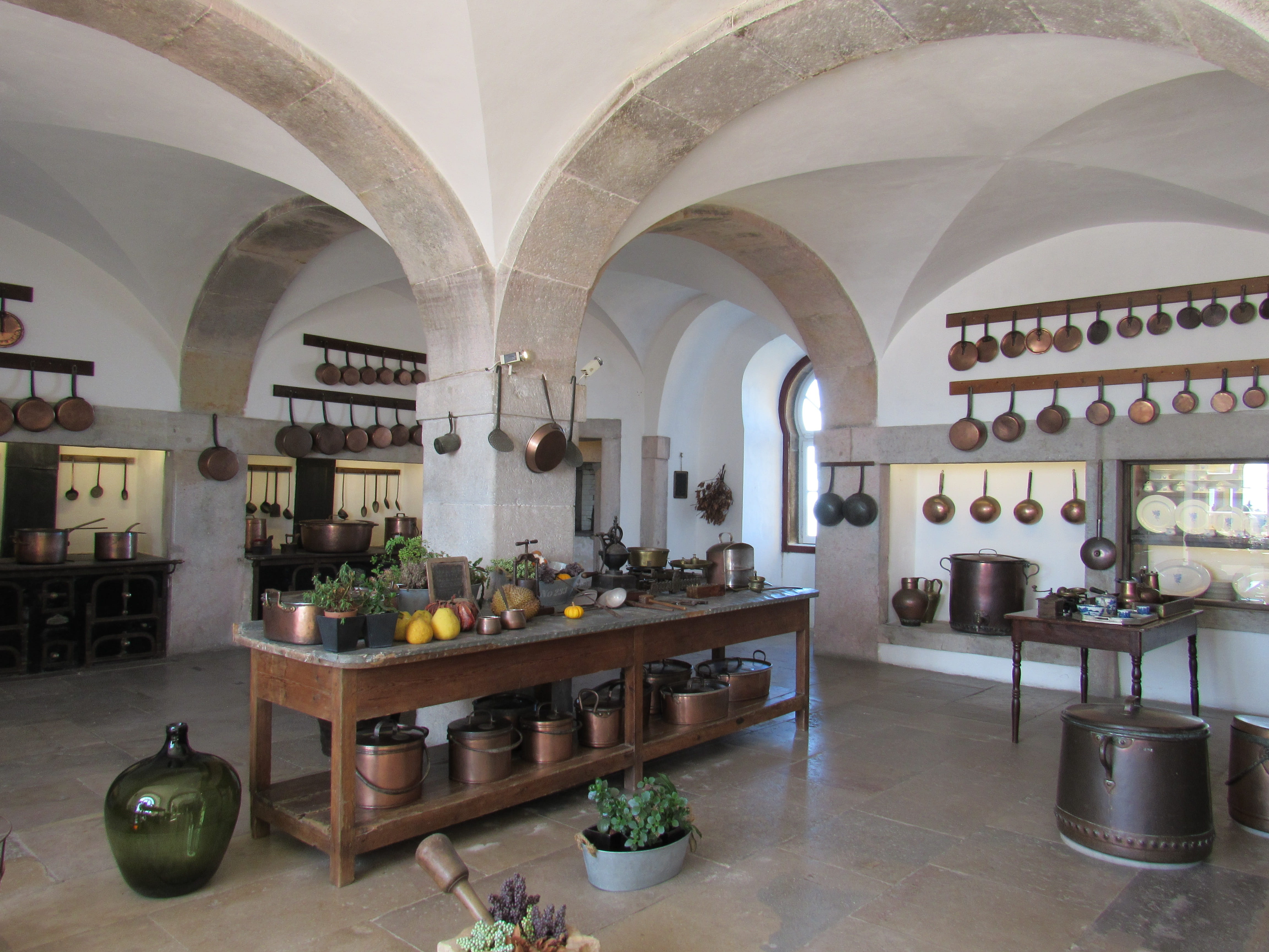 building, pots, arch, built structure, 4K, seat, fortress, history, fruit, historic, architecture, no people, day, potted plant, pans, food and drink, HD Wallpaper