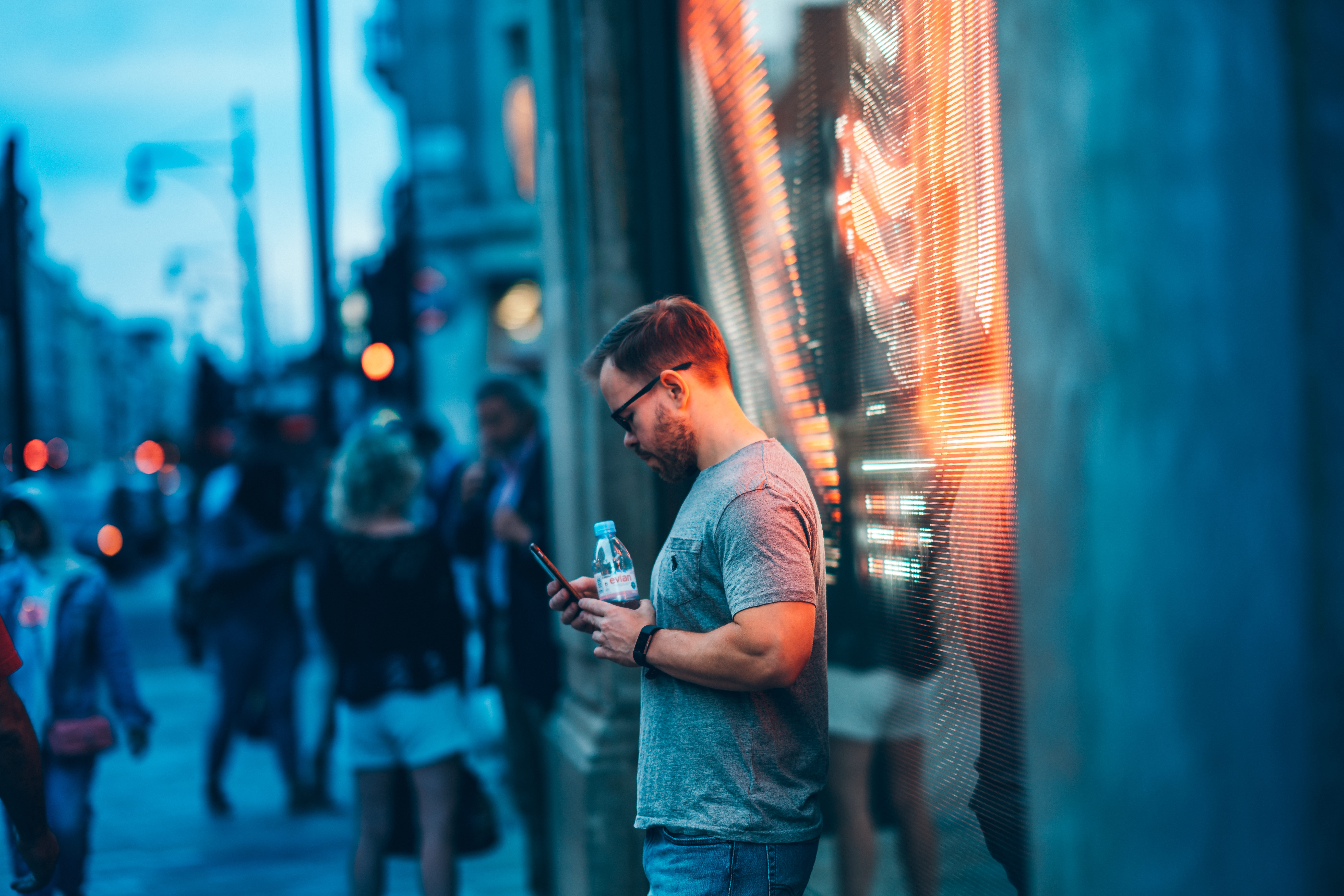 outdoors, male, water, man, architecture, reading, model, urban, city, fashion, young men, 8K, wall, mobile phone, holding, casual clothing, illuminated, HD Wallpaper