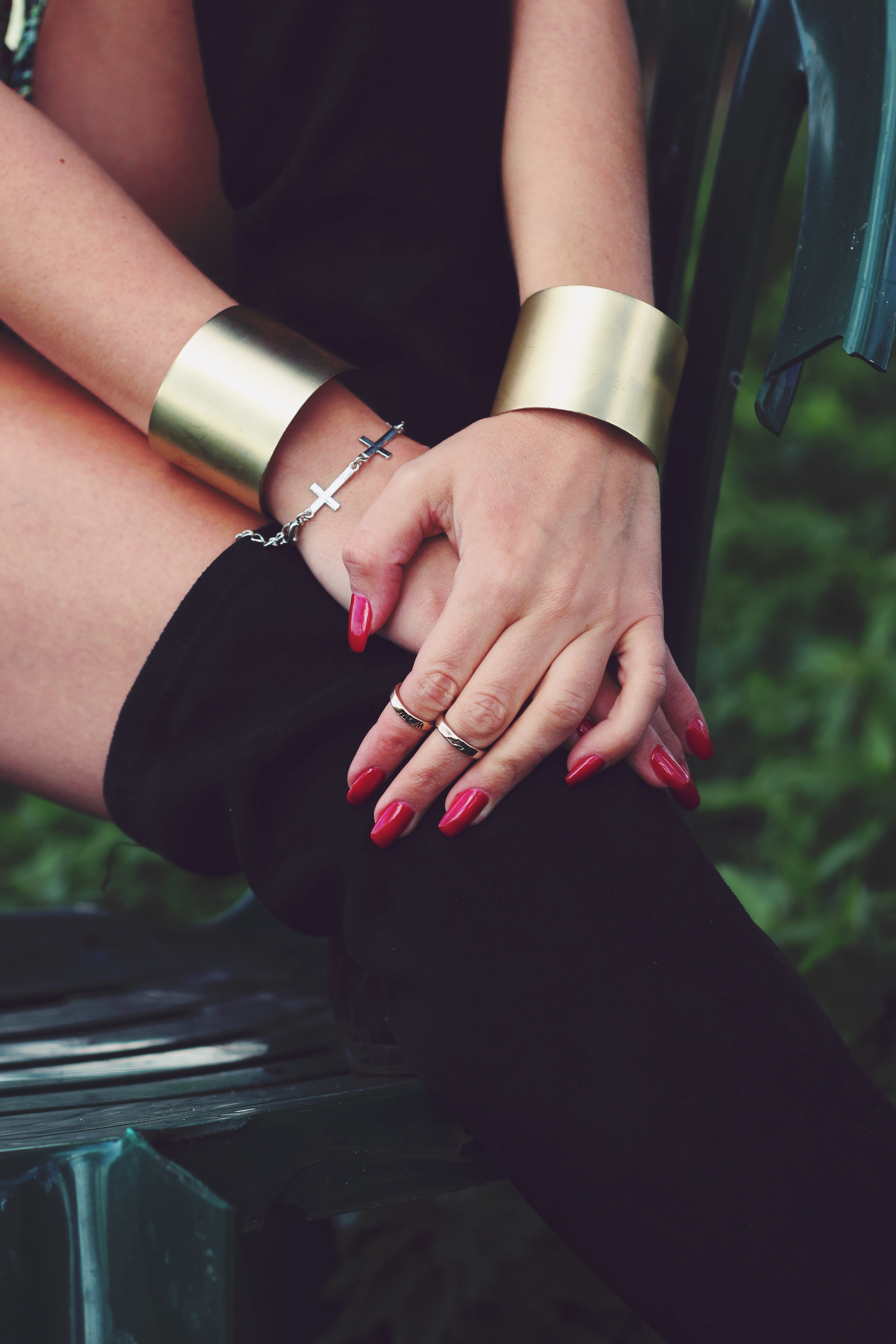 focus on foreground, real people, human body part, bonding, jewellery, people, bracelets, day, cros, outdoors, togetherness, bracelet, human hand, 5K, Phone HD Wallpaper