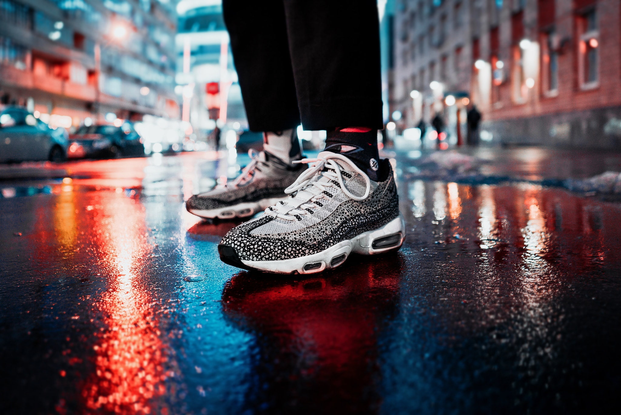 1080P, sneakers, street, light, lights, night, feet, people, CROs, bokeh, HD Wallpaper