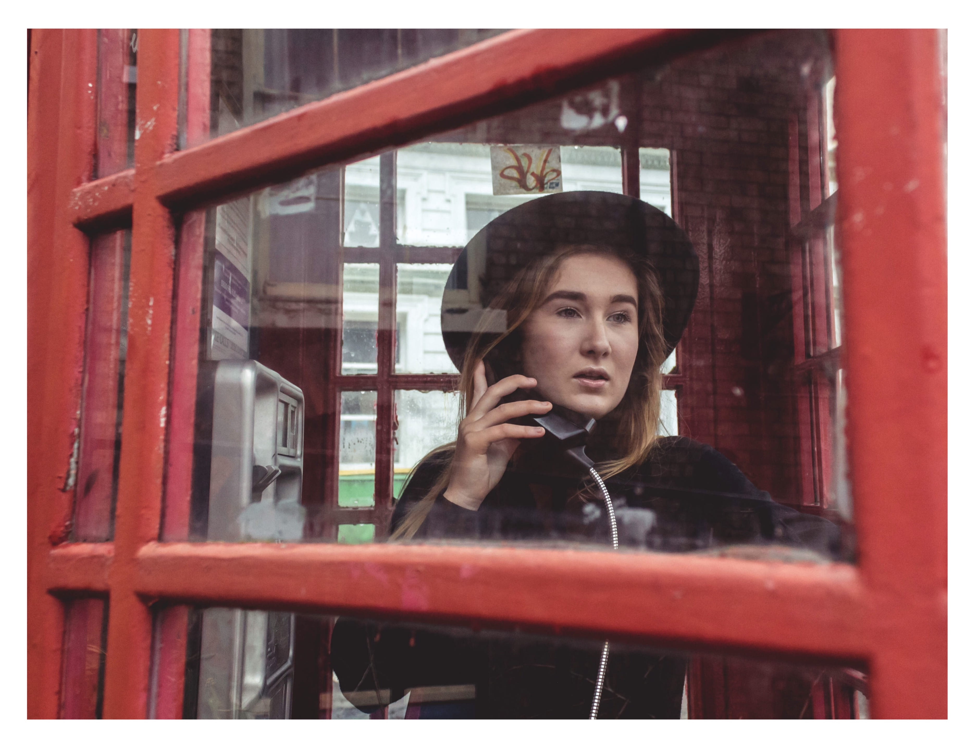 lifestyles, contemplation, person, handset, female, london, 2K, headshot, reflection, looking, booth, red, using phone, hold, urban, transfer print, young adult, HD Wallpaper